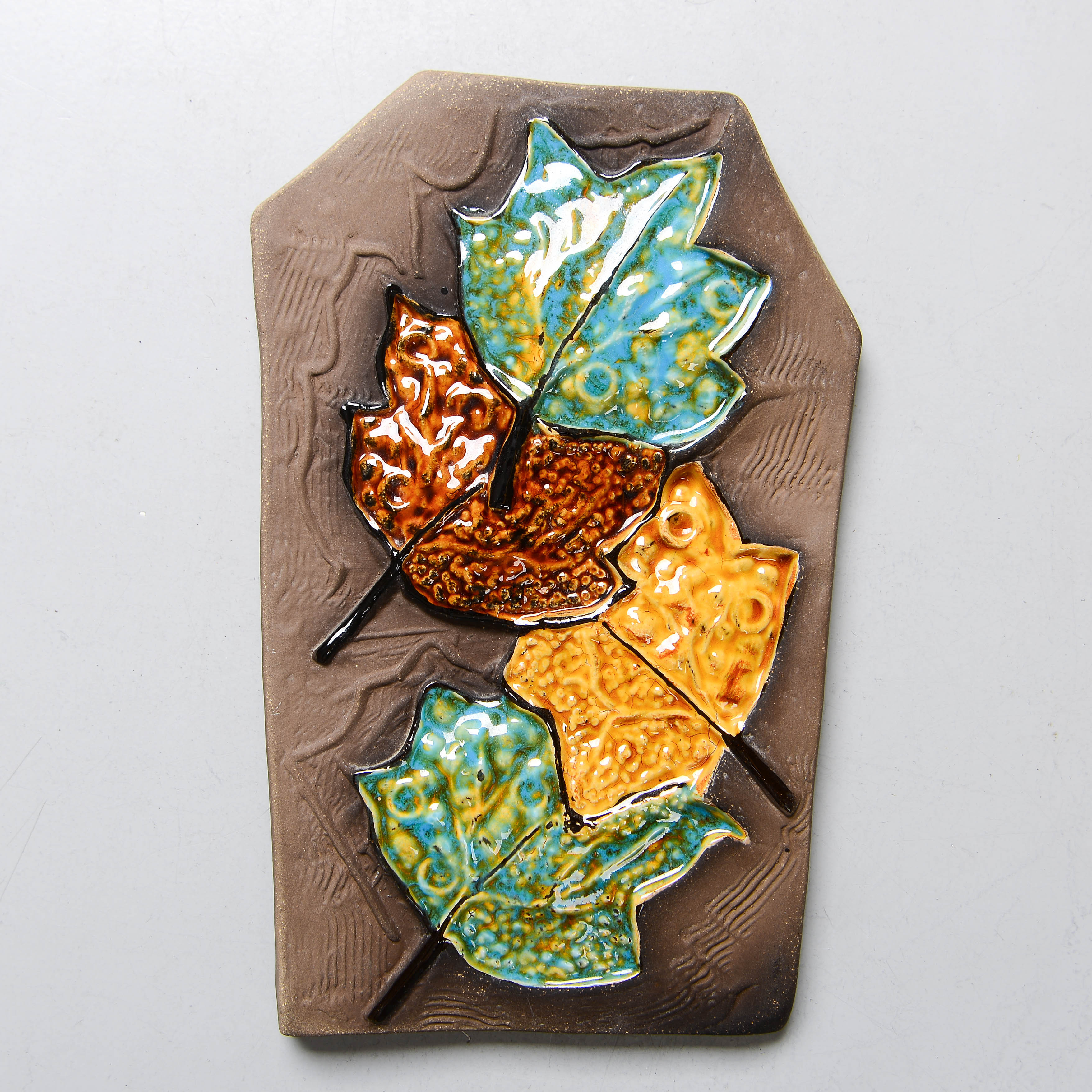 ESTER WALLIN. Väggplakett, modell 0137, Upsala-Ekeby, 1970.