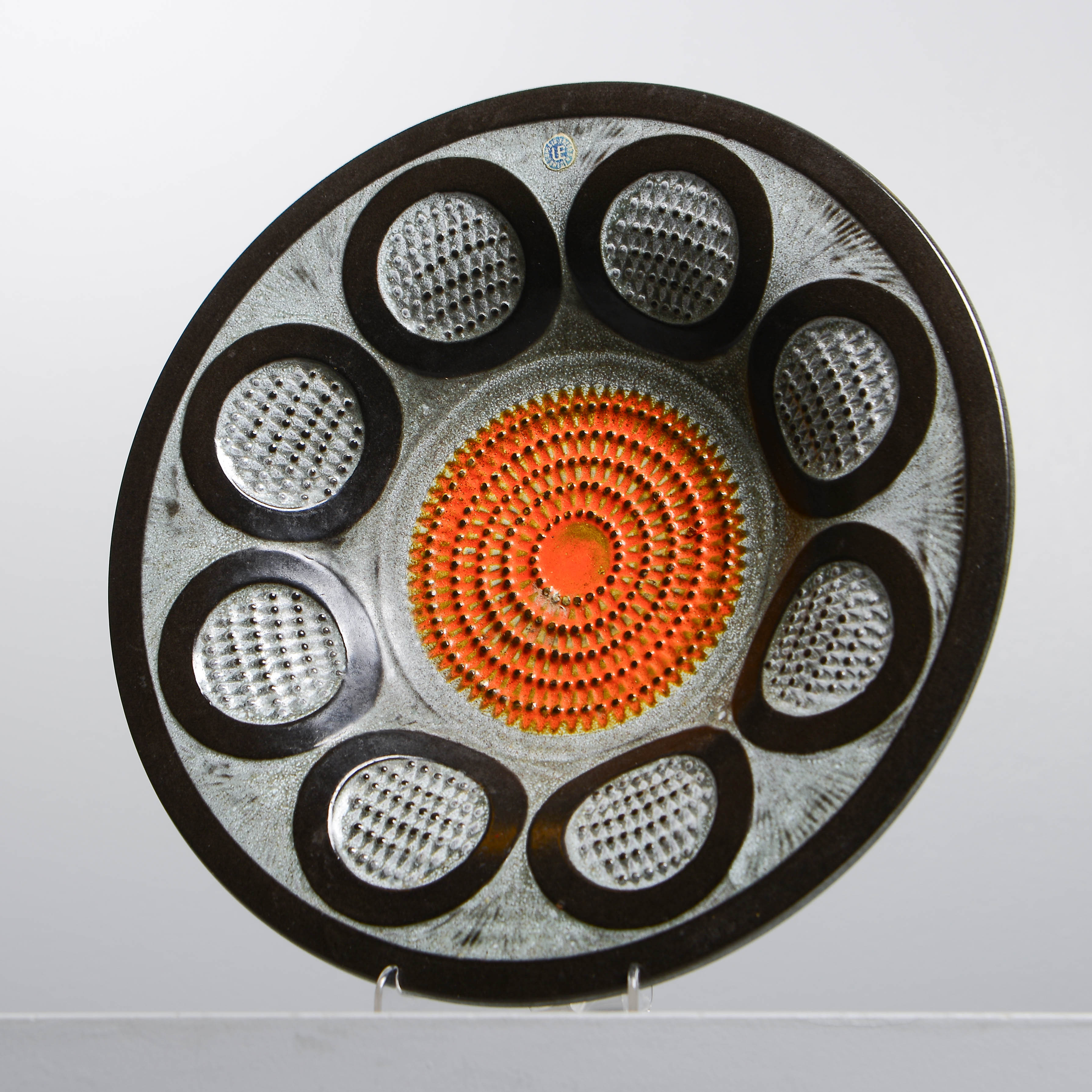 MARI SIMMULSON. Skålfat, modell 8049, tillverkat för KF (Kooperativa Föreningen), Upsala-Ekeby, 1968.