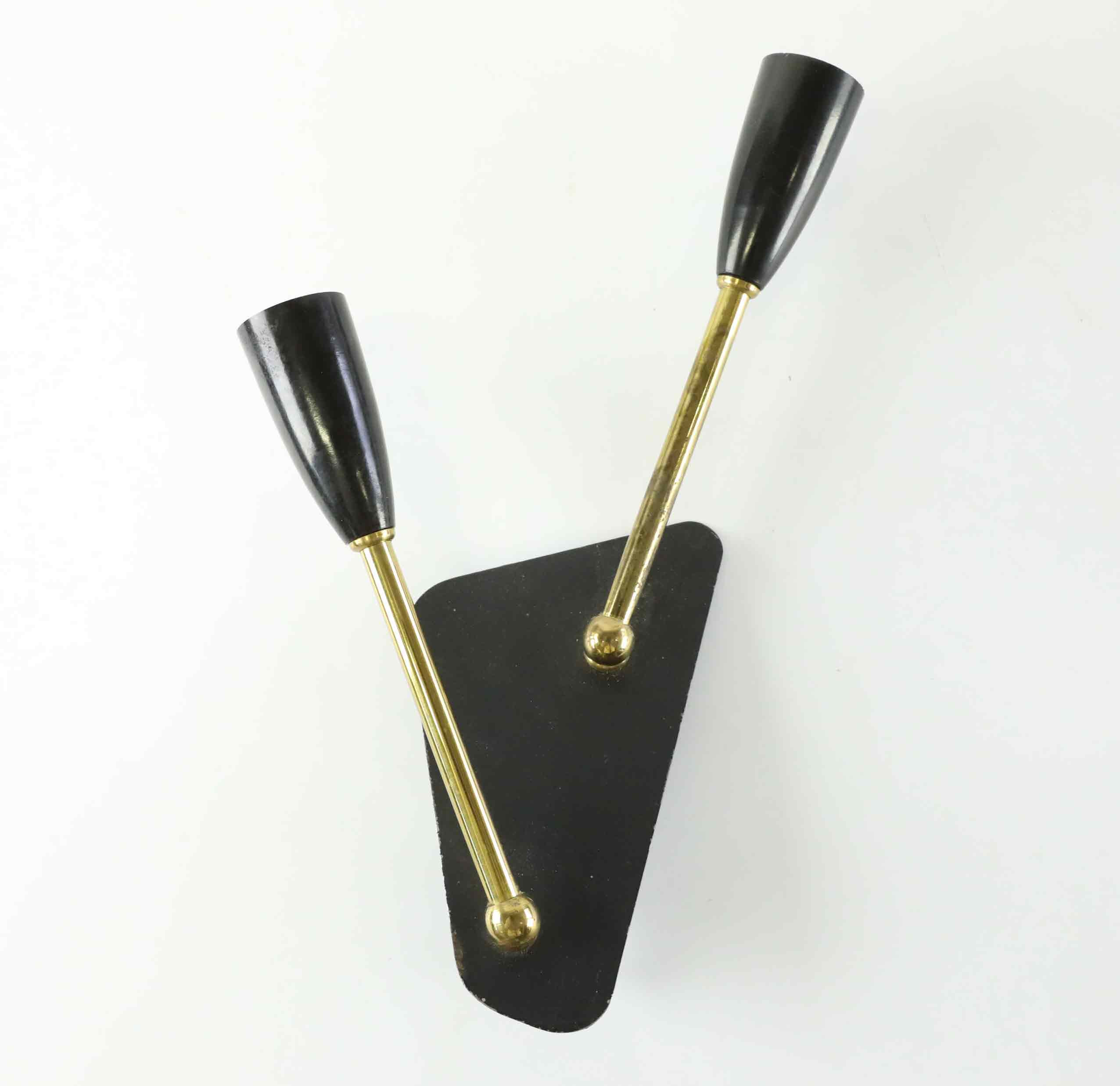 VÄGGLAMPA, mässing och metall, 1950-tal.