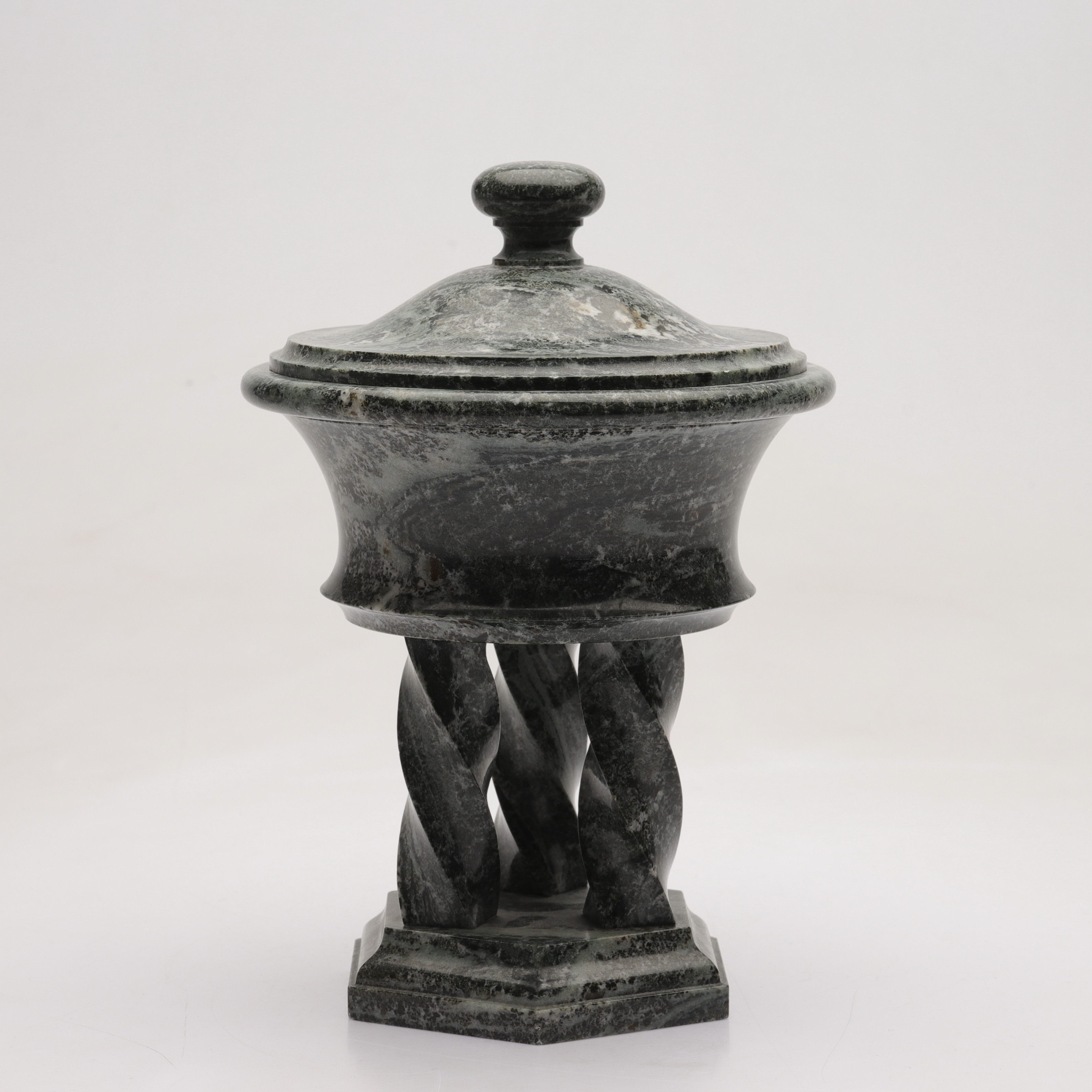 KOLMÅRDSMARMOR, skål på fot, 1900-tal.