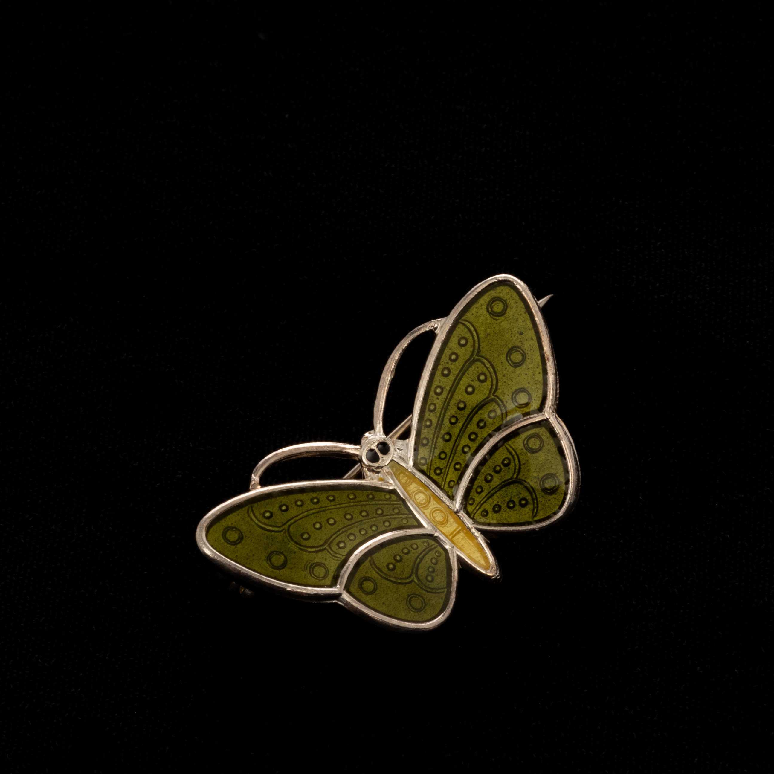 AKSEL HOLMSEN. Brosch, förgyllt sterlingsilver, emaljdekor, Norge.