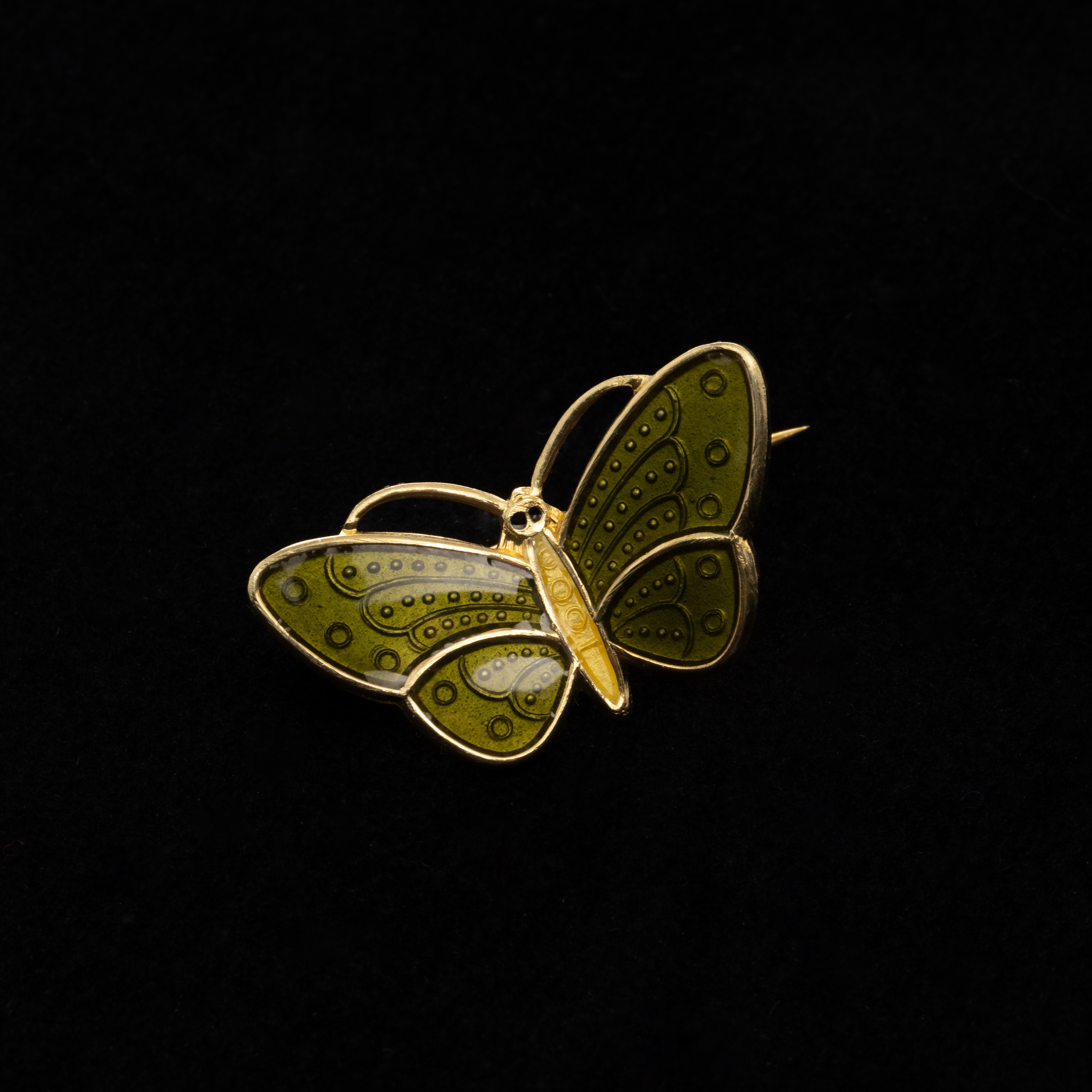 AKSEL HOLMSEN. Brosch, förgyllt sterlingsilver, emaljdekor, Norge.