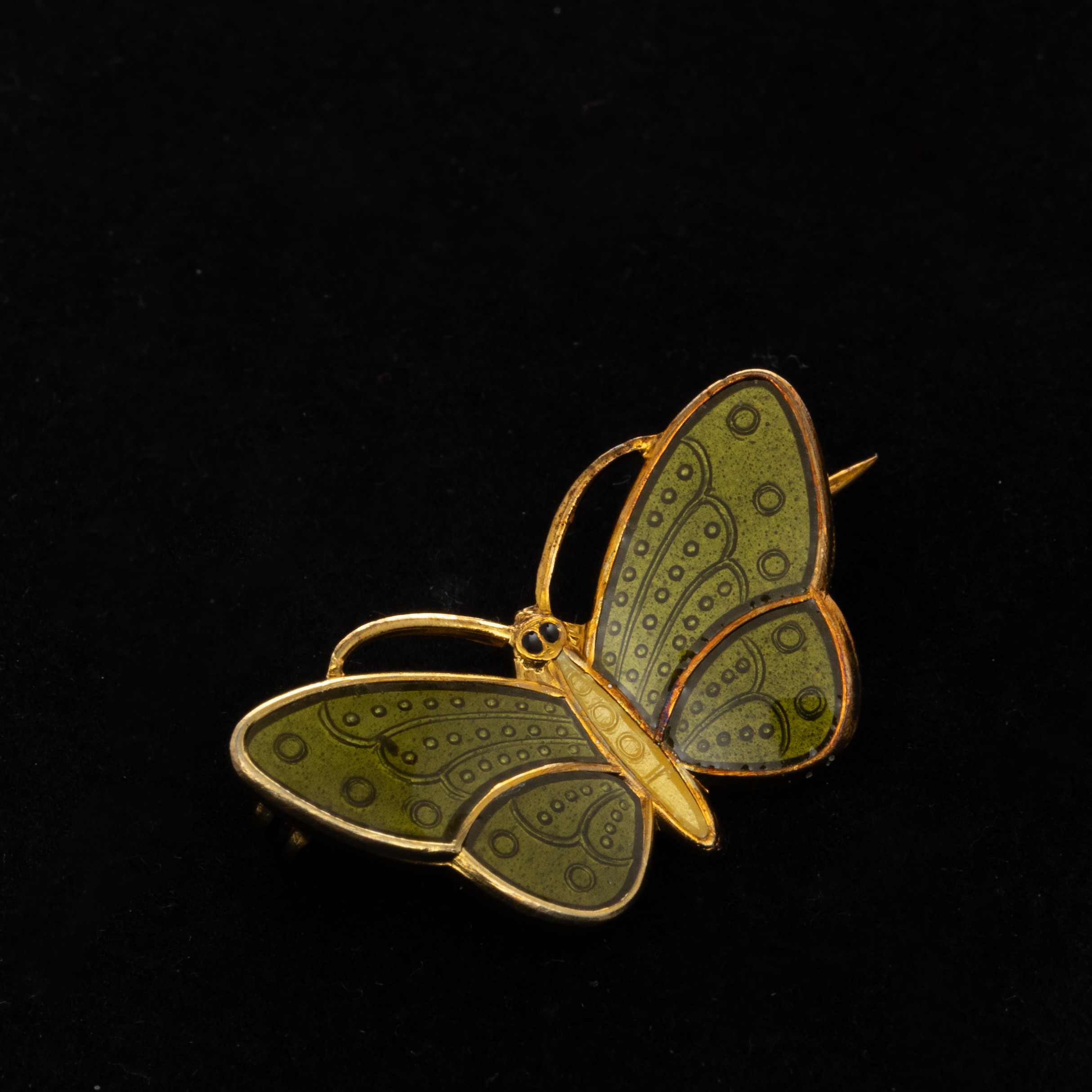 AKSEL HOLMSEN. Brosch, förgyllt sterlingsilver, emaljdekor, Norge.