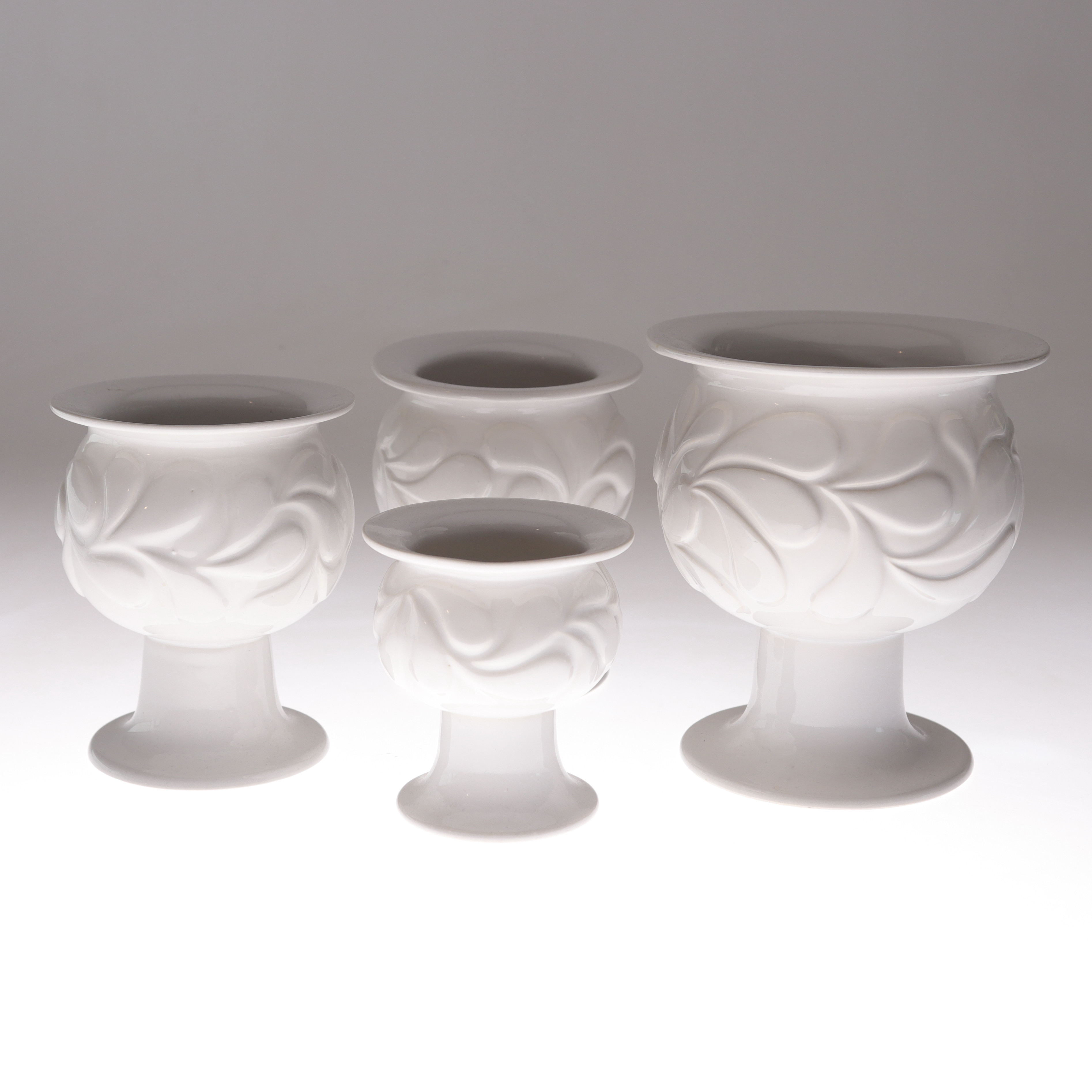 MARGARETA HENNIX. ytterfoder, 4 st, porslin, "Bladrelief", Gustavsberg, Sverige, 1900-talets andra hälft.