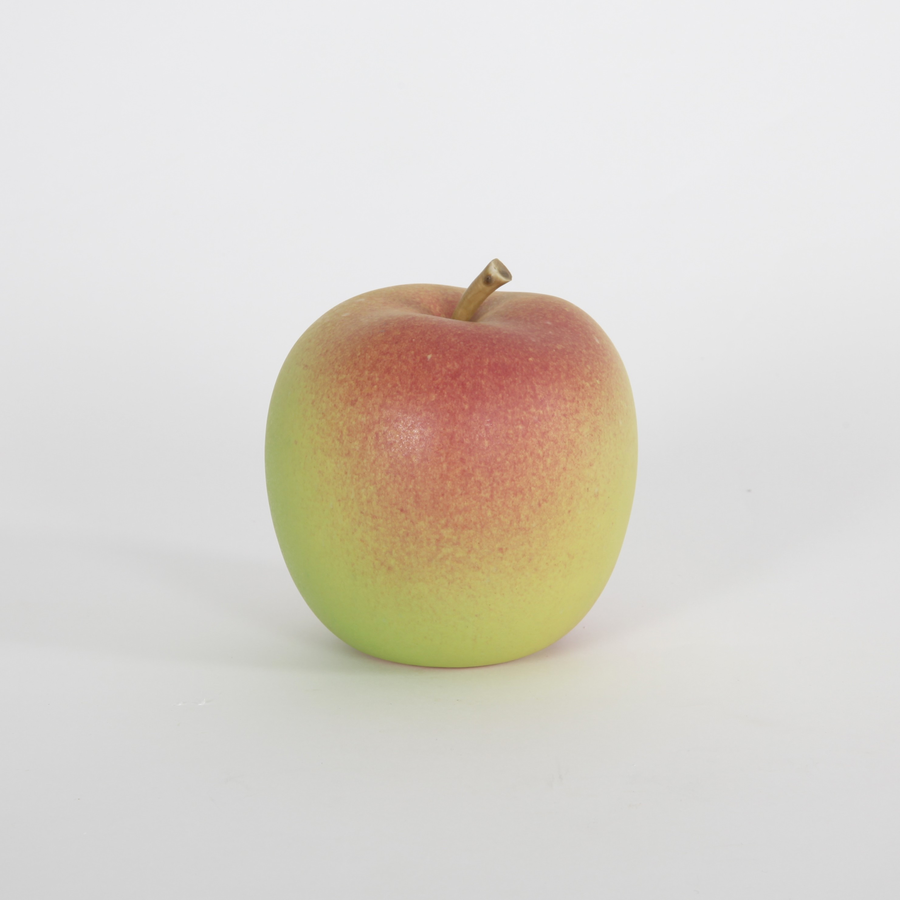 KAJ FOGELBERG. f 1944, Skulptur "Äpple", 15 cm högt, keramik, signerat.