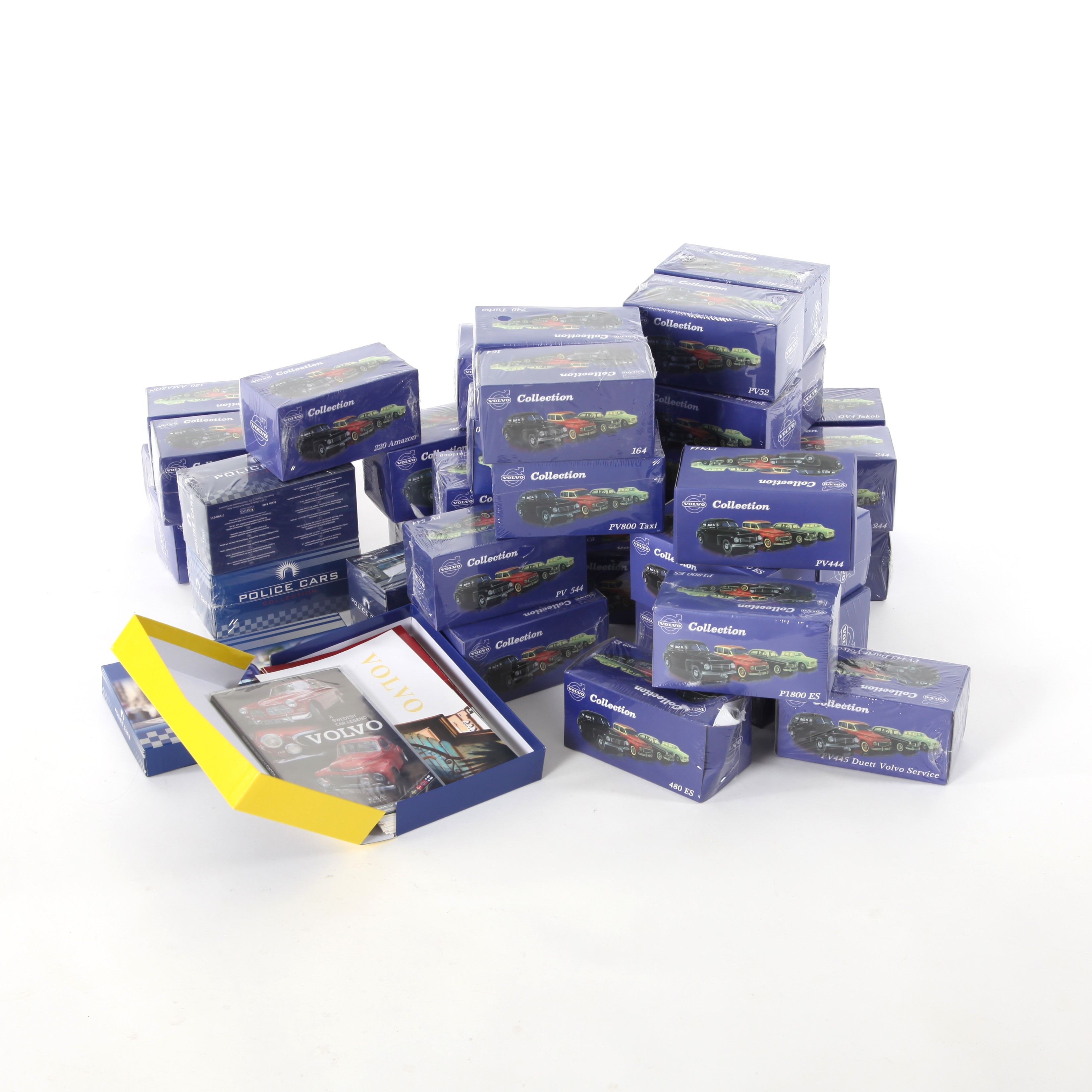 MODELLBILAR, 33 st "Volvo Cars Collection" samt 4 st "Police Cars Collection", skala 1:43, med äkthetsintyg, Editions Atlas.