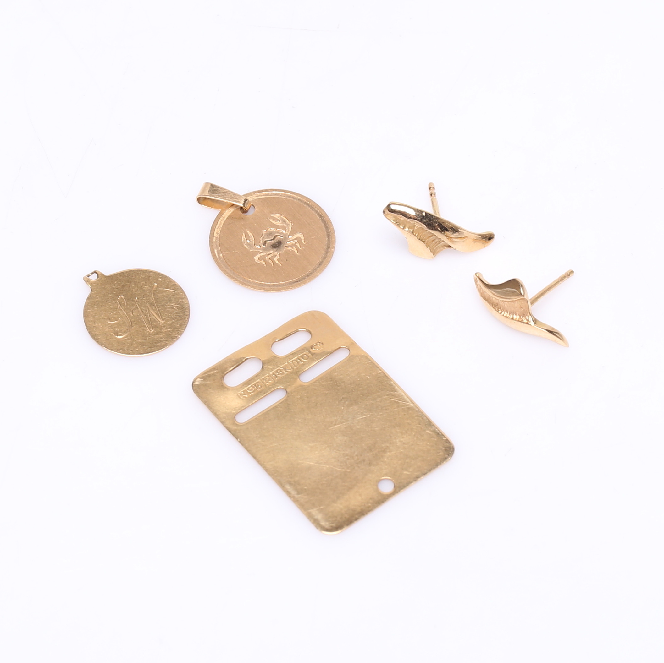 SMYCKEN, 4 delar, 18k guld, totalvikt ca 5 g.