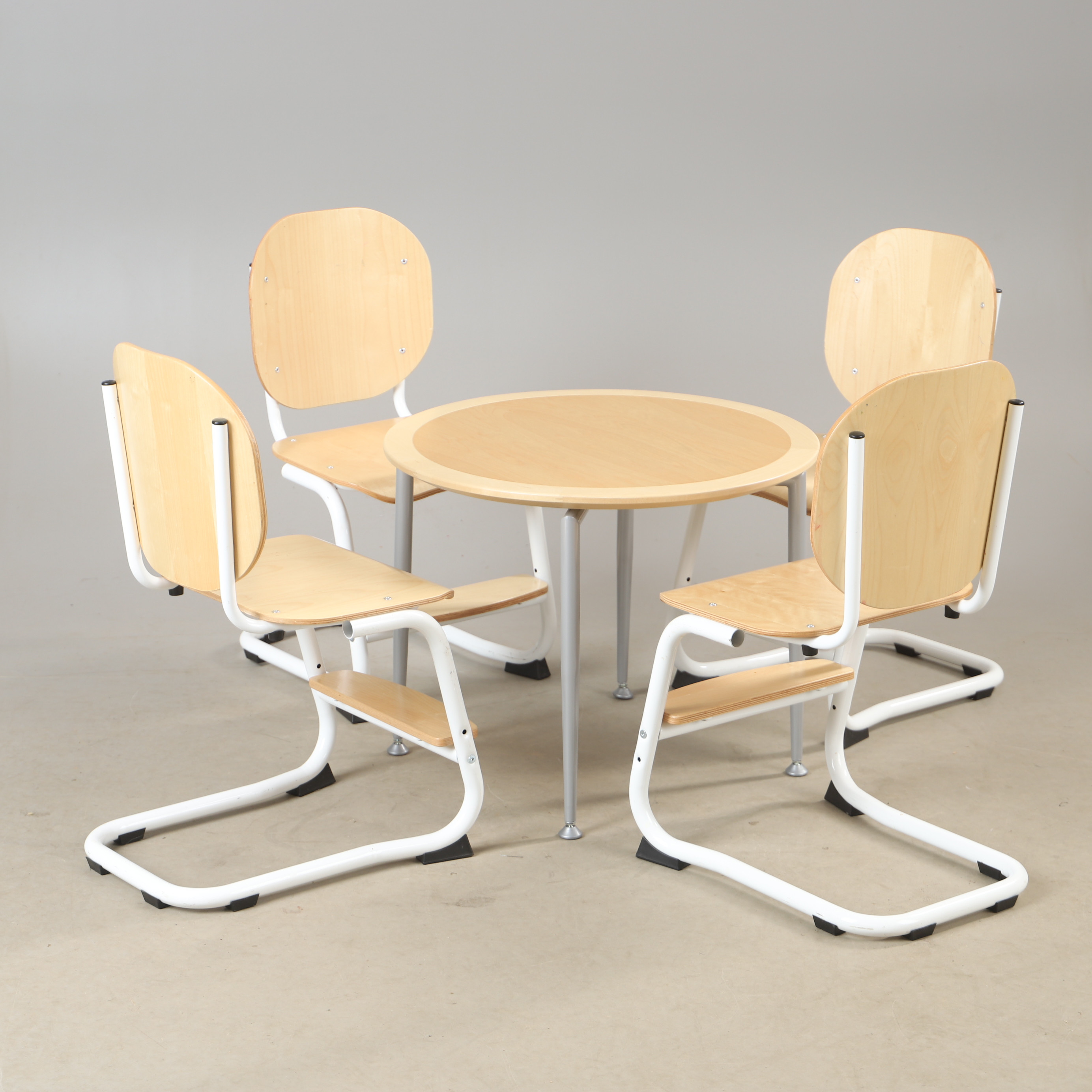 BARNMÖBLER, 5 delar, björk/lackerad metall, bl a Kinnarps, 2000-tal.