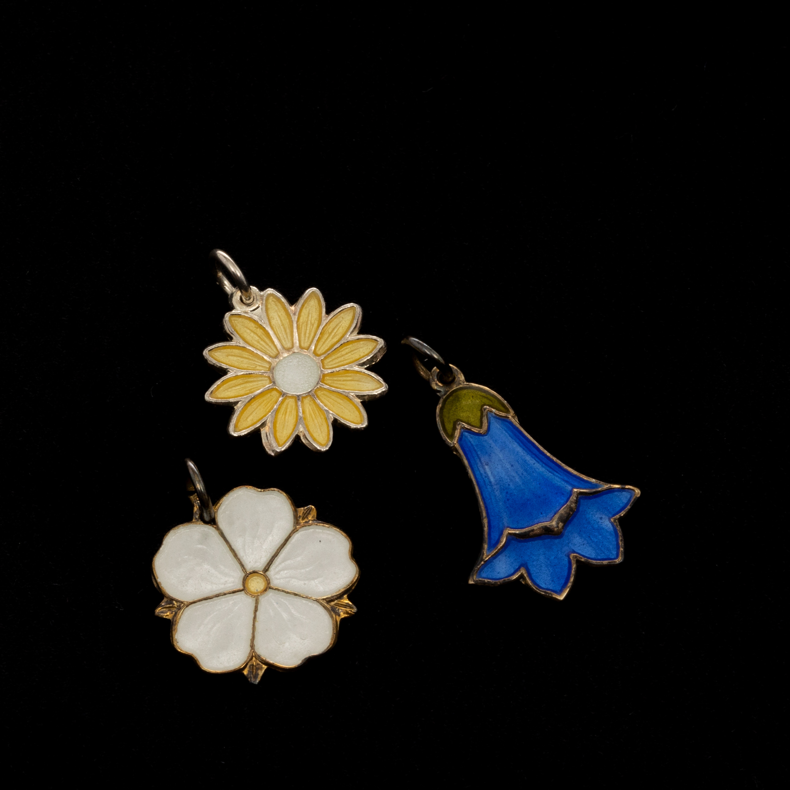 AKSEL HOLMSEN. Hänge, 3 st, Sterlingsilver, Norge.