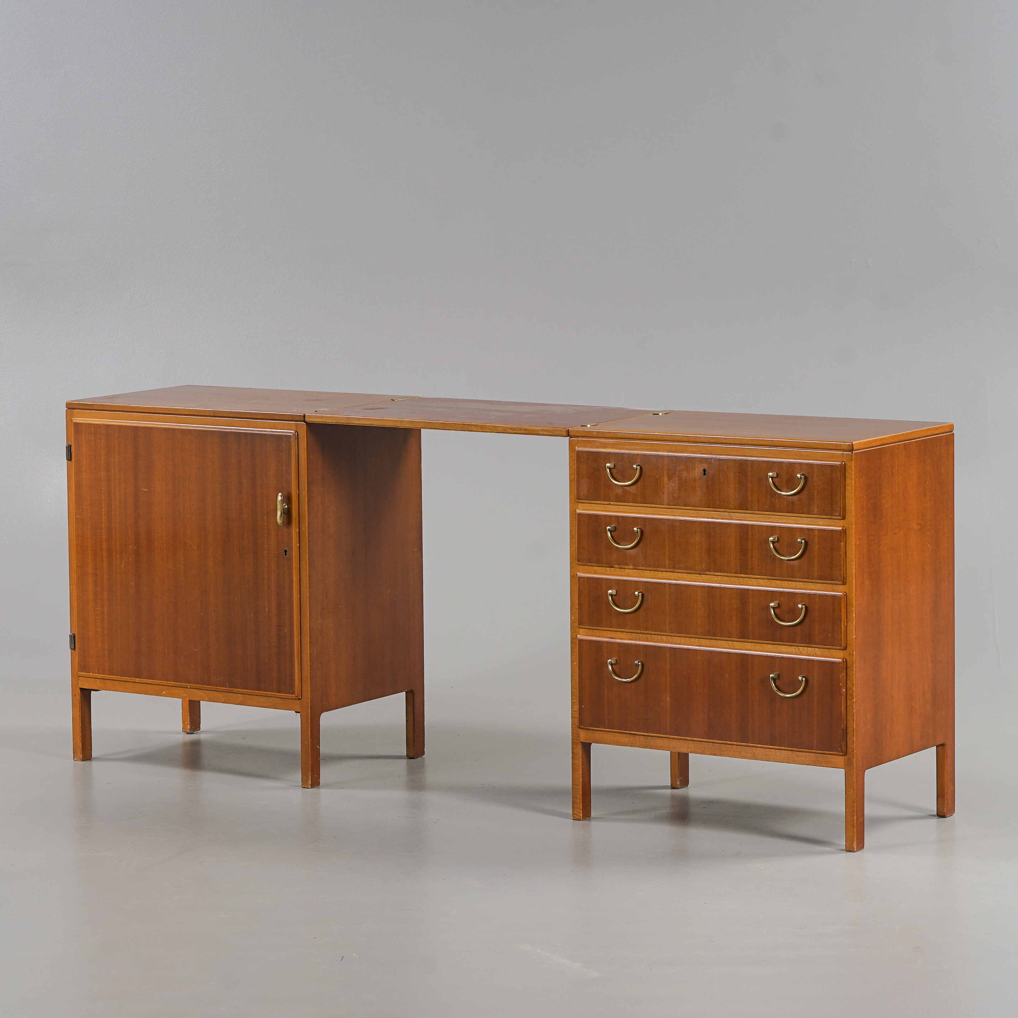 DAVID ROSÉN. Skrivbord, ur serien "Futura" Mahogny, AB Nordiska Kompaniet, 1950-tal.