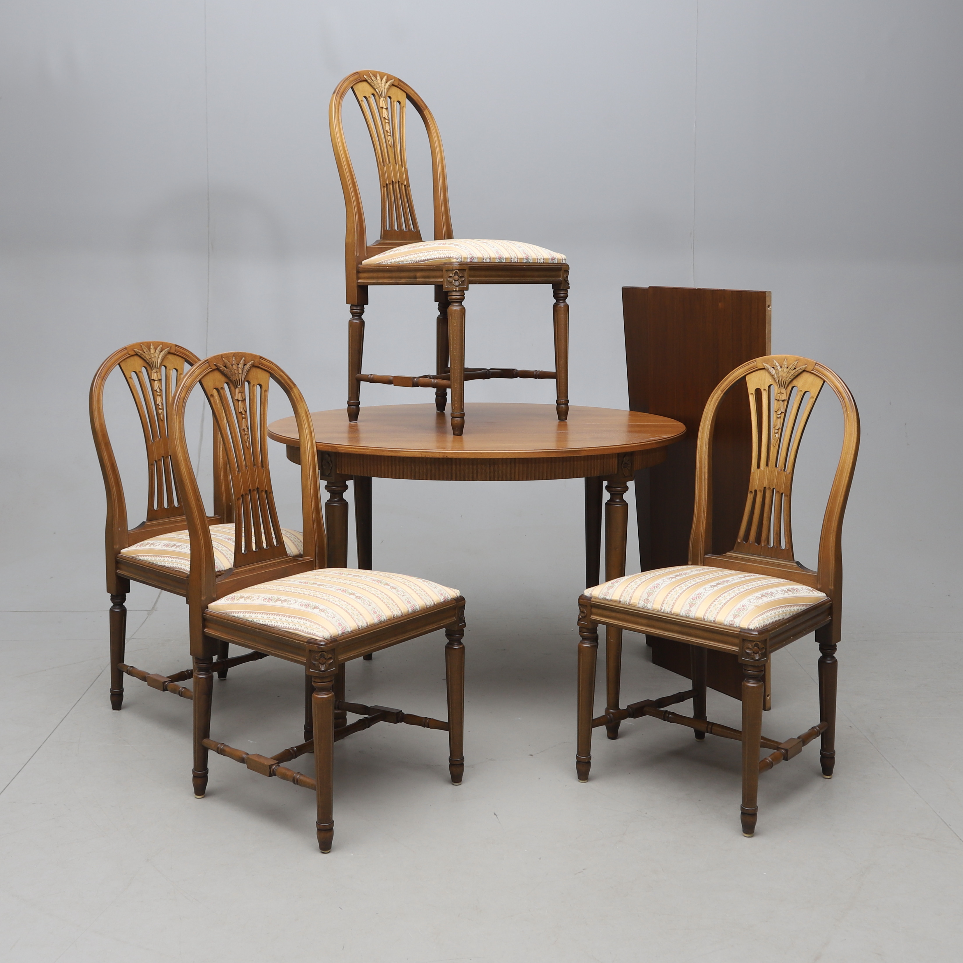 MATGRUPP, 5 delar, gustaviansk stil, "Axet", 1900-talets andra hälft.