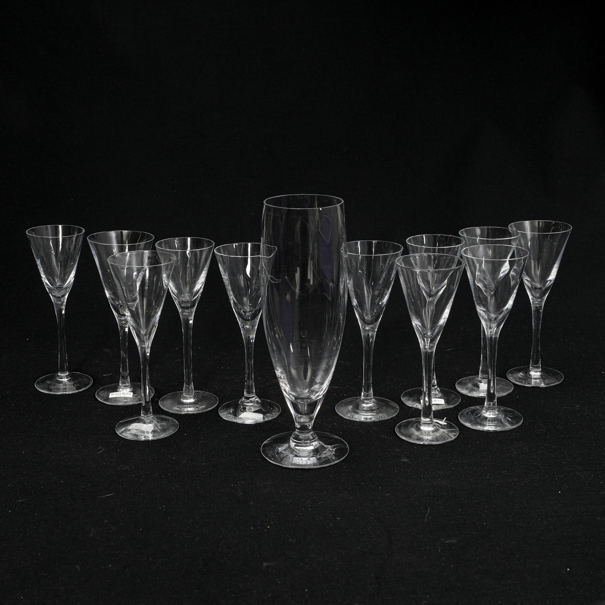 BERTIL VALLIEN. SNAPSGLAS & ÖLGLAS, 12 delar, "Chateau", Kosta Boda.