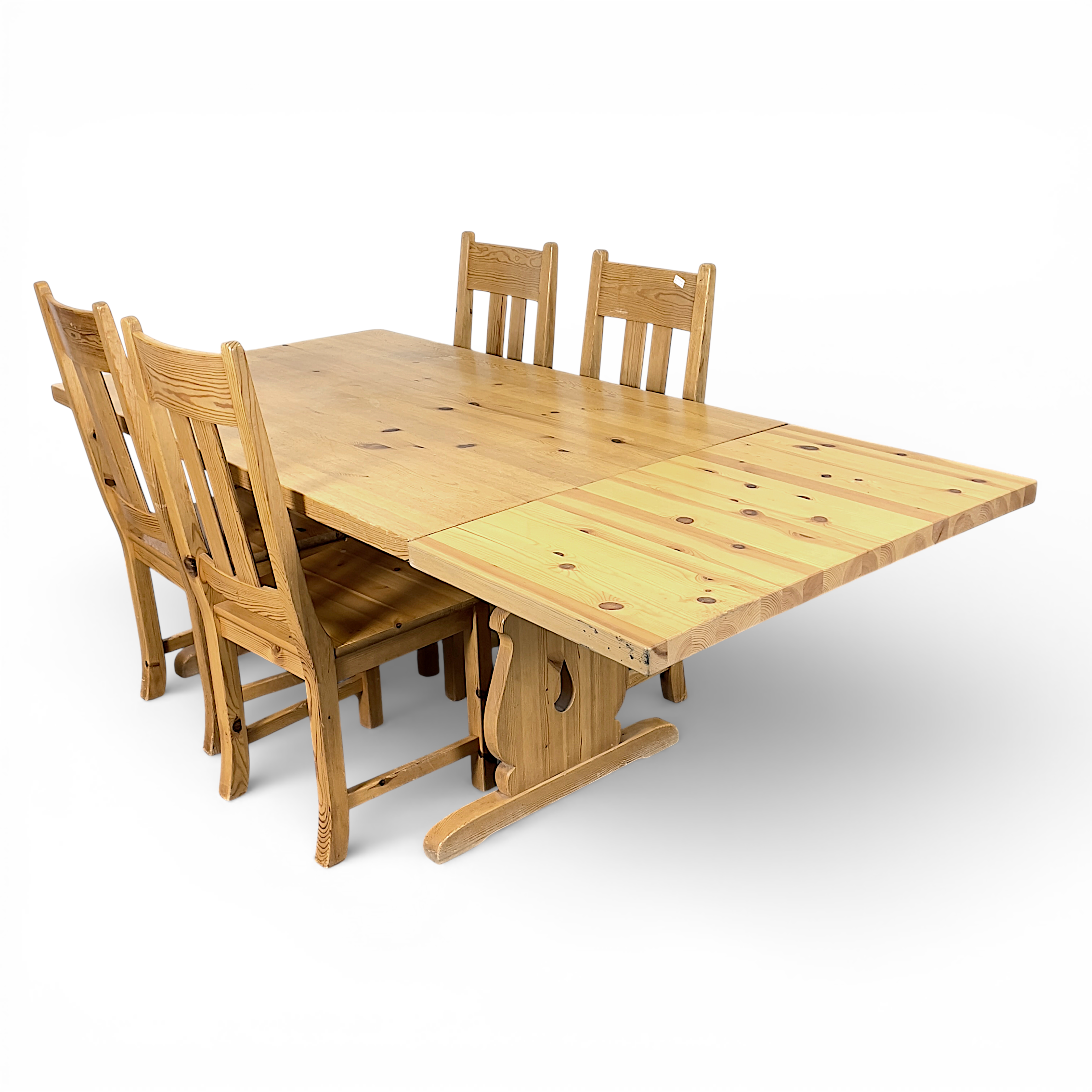 MATGRUPP, 5 delar. Med iläggsskiva, furu, 1900-talets senare del.