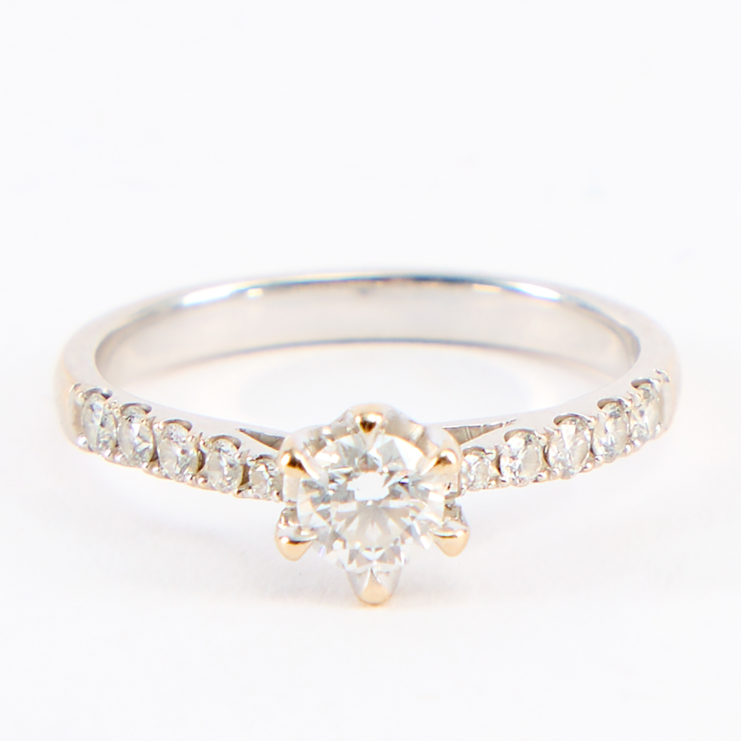 ENSTENSRING, vitt guld 18K med diamanter.