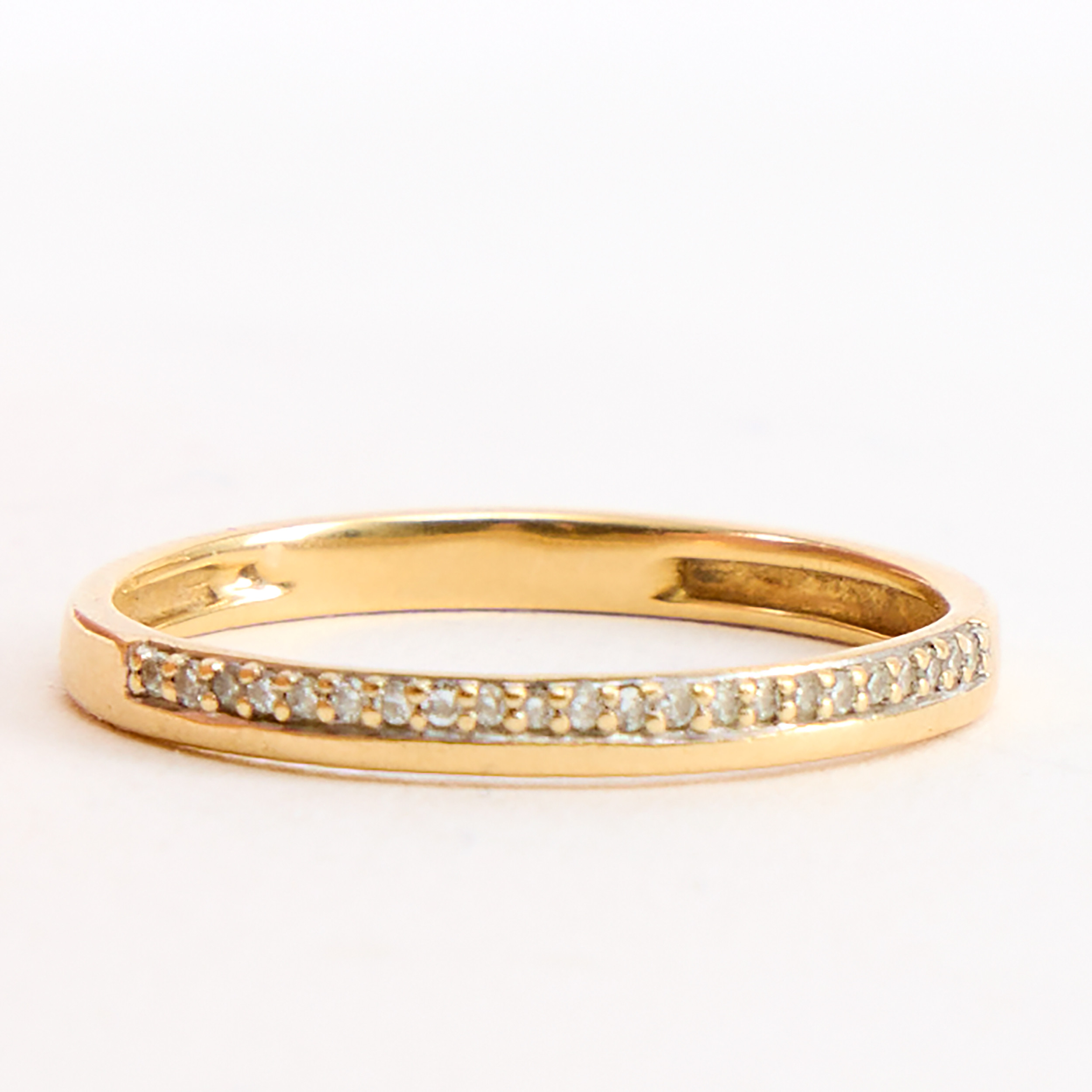 HALVALLIANSRING, guld 18K och diamanter.