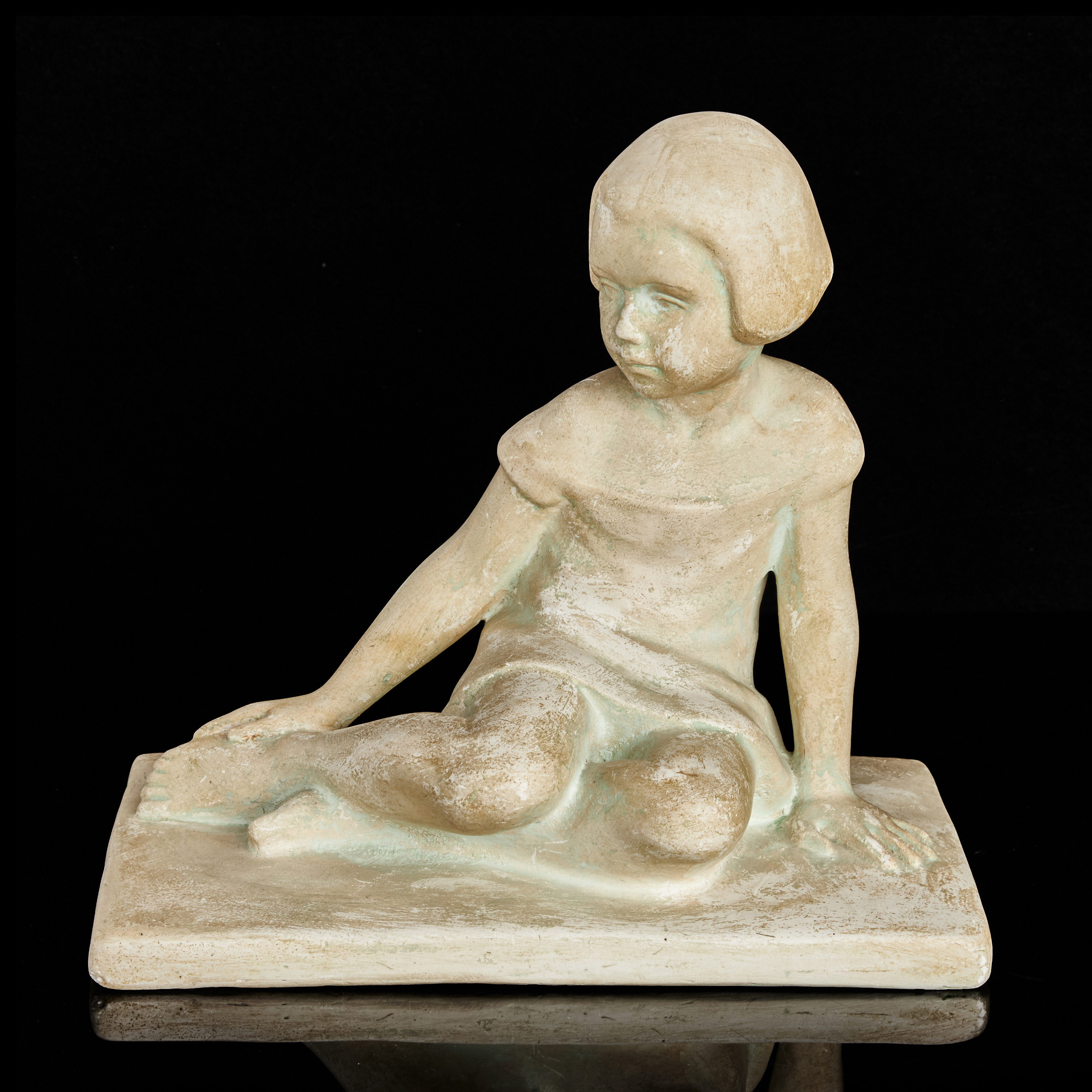 MARITA WALLDÉN (Finland, 1896-1981). Sittande flicka, signerad och daterad Marita Walldén -46, gips.