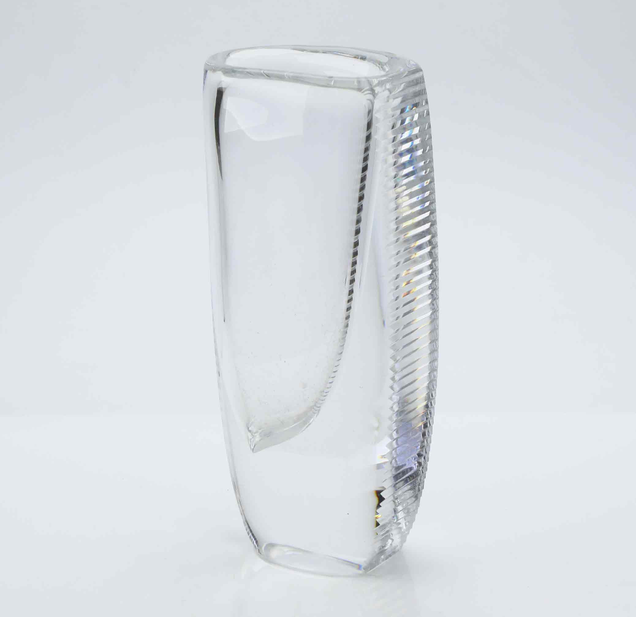 VICKE LINDSTRAND. Vas, glas, signerad Kosta LS, 651, 1900-talets mitt.