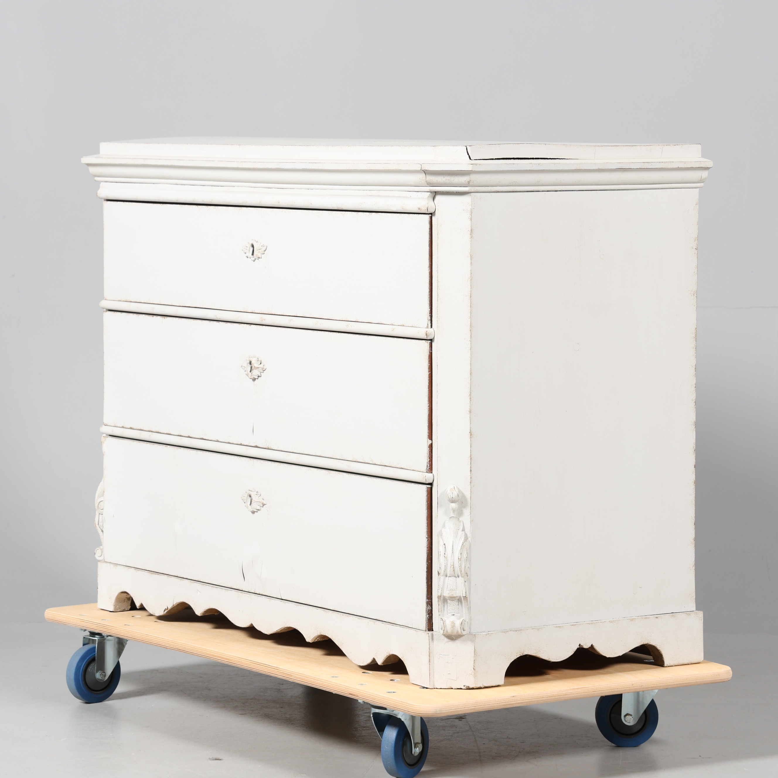 BYRÅ, bemålad, 1800-tal.