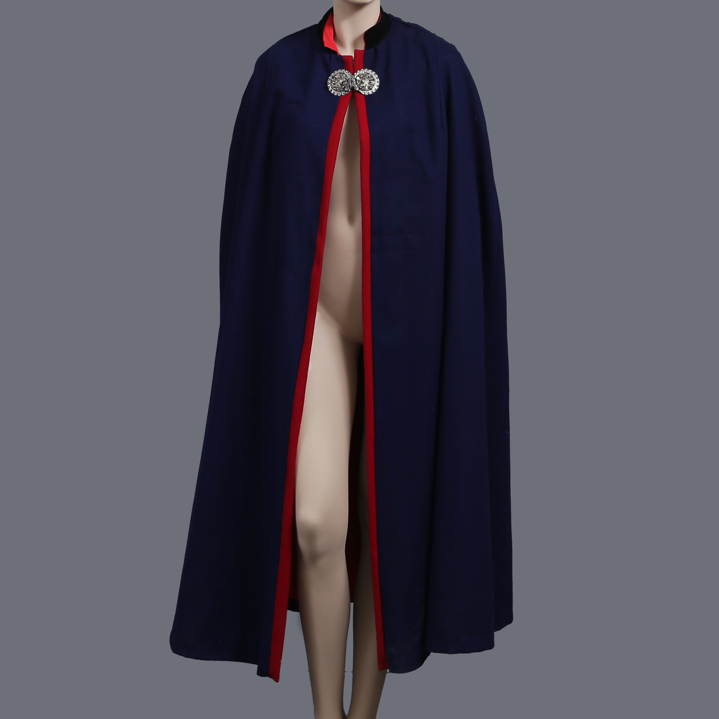 VÄRENDSDRÄKTKAPPA "FOLKDRÄKTS KAPPA" MED TILLHÖRANDE HALSBROSCHER I ÄKTA SILVER.