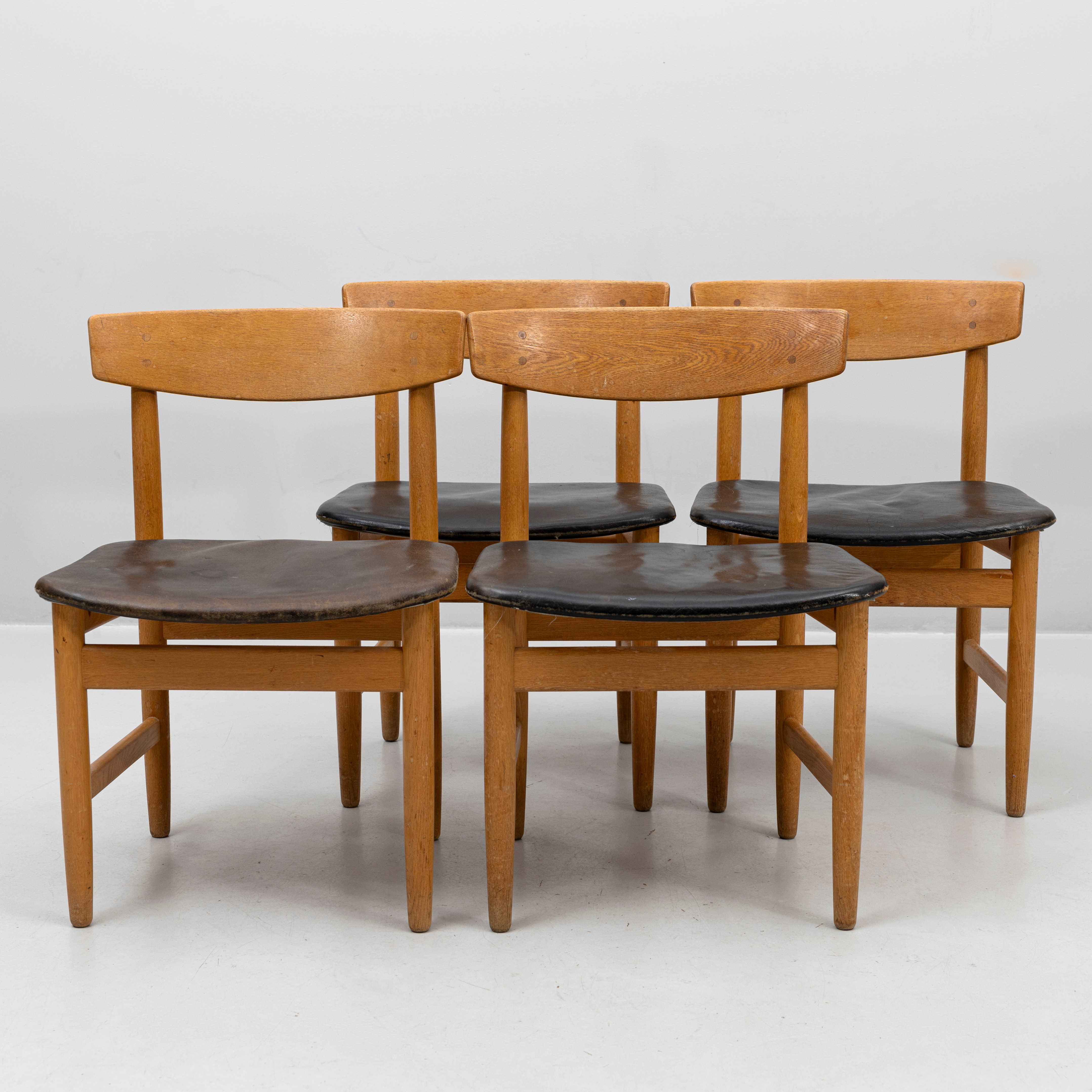 BØRGE MOGENSEN. Stolar, 4 st, "Öresund", ek, skinnklädda sitsar, brännstämplade Karl Andersson´s, 1900-talets andra hälft.