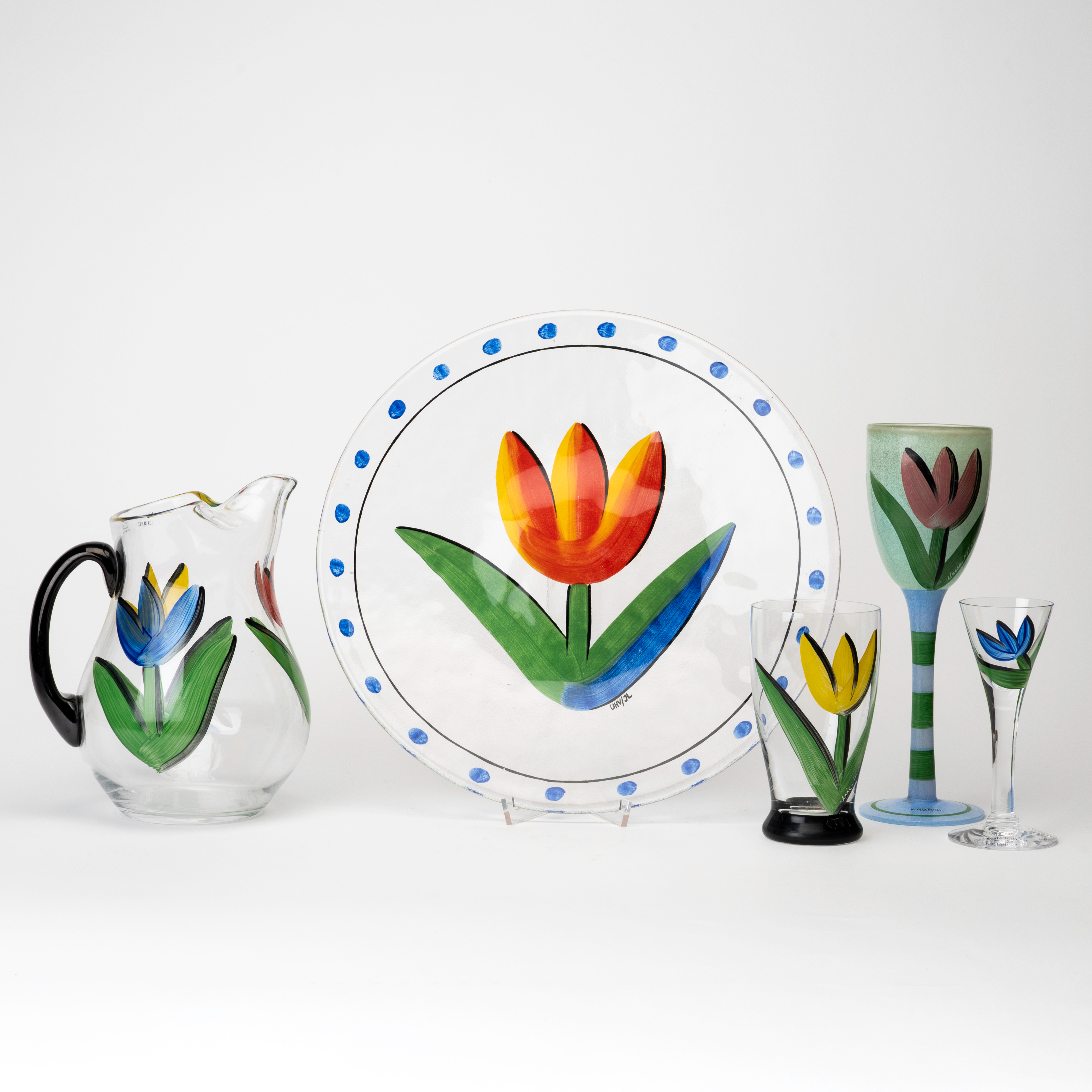 ULRICA HYDMAN-VALLIEN. GLASSERVISDELAR, 16 st, glas, "Tulpan", formgiven 1992, signerade, Kosta Boda.