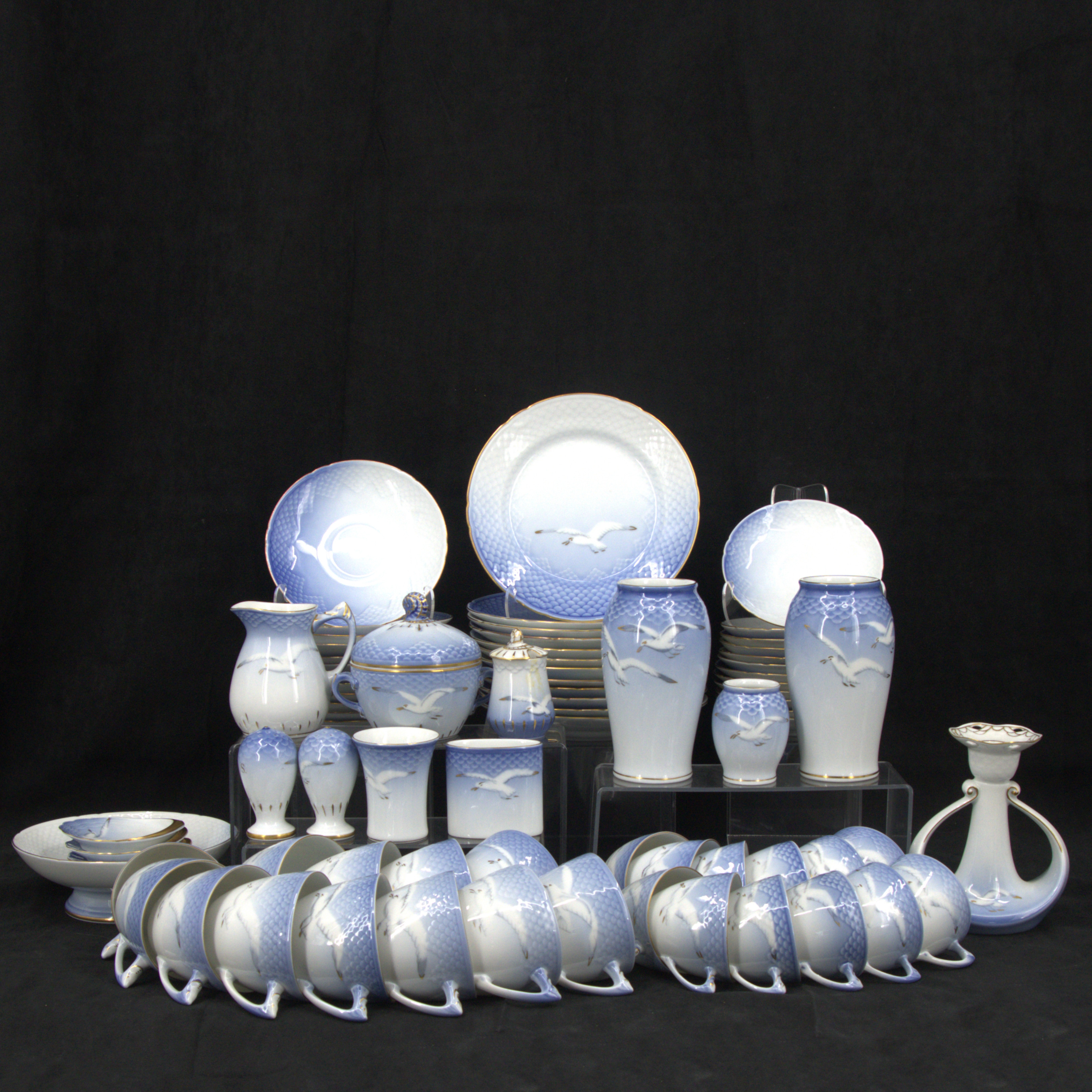 KAFFE- & MOCCASERVIS, 75 delar, "Blå Måsen", porslin, Bing & Gröndal, Danmark.