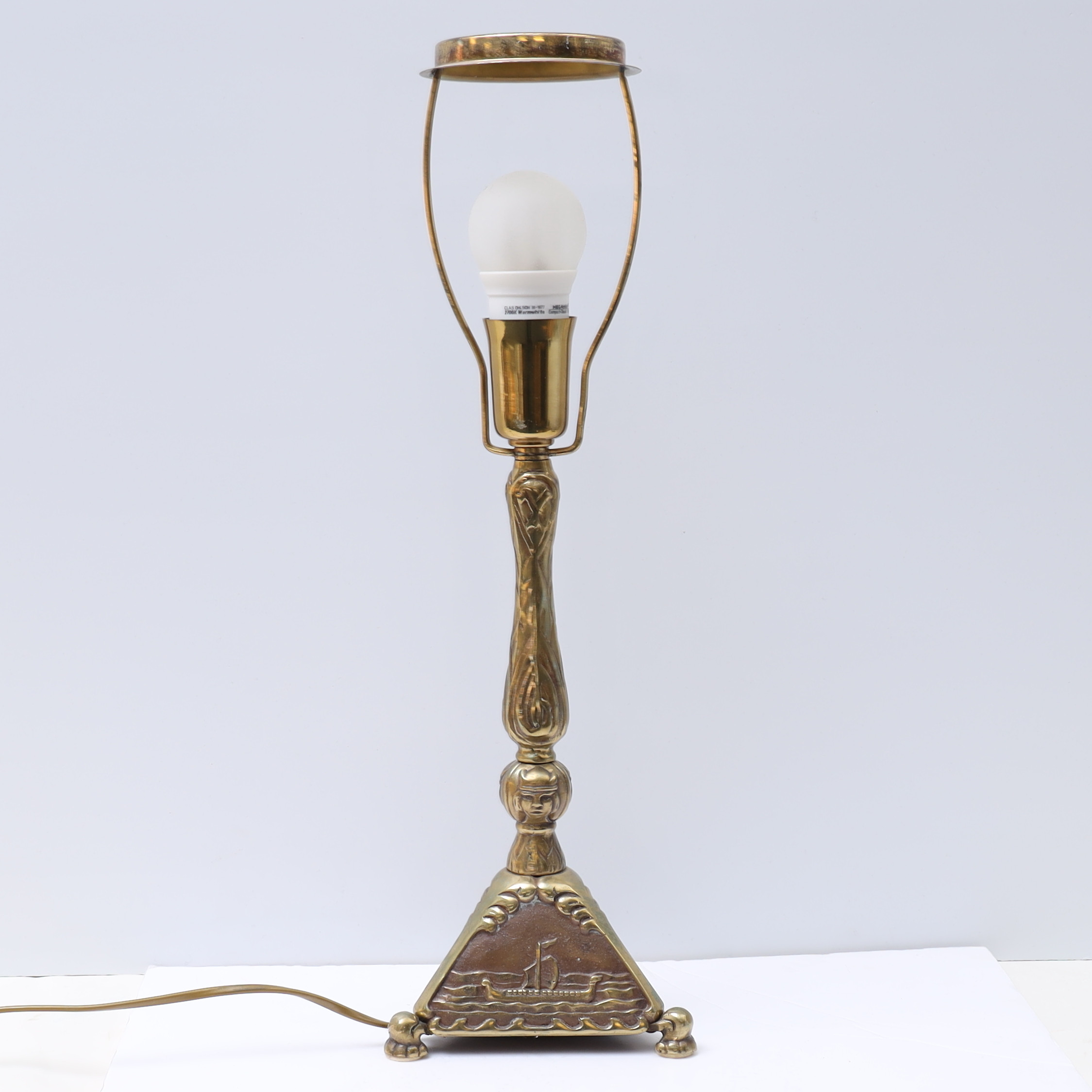 BORDSLAMPA, omkring 1900-talets mitt.