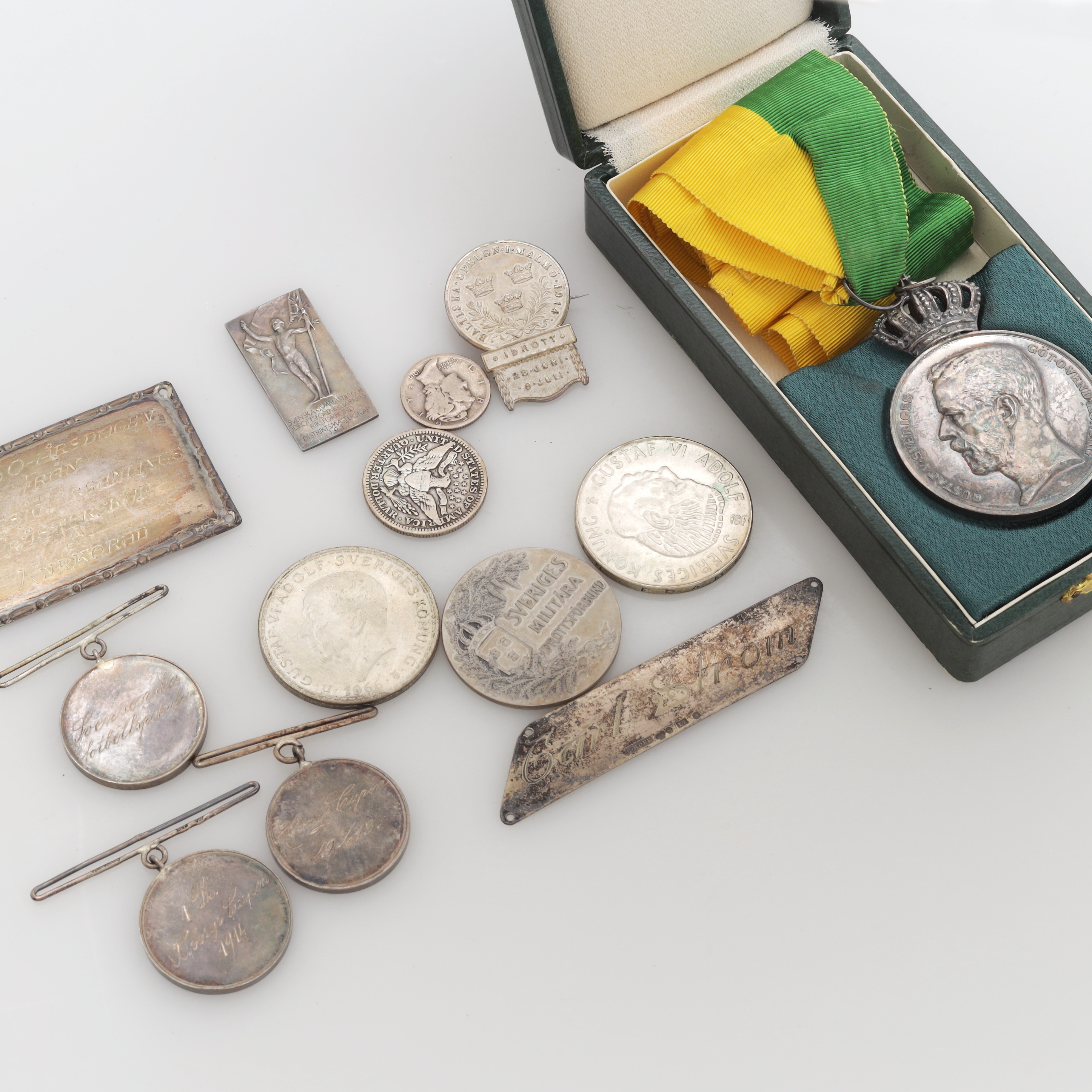 MYNT, MEDALJER mm, silver, totalvikt 158 gram.