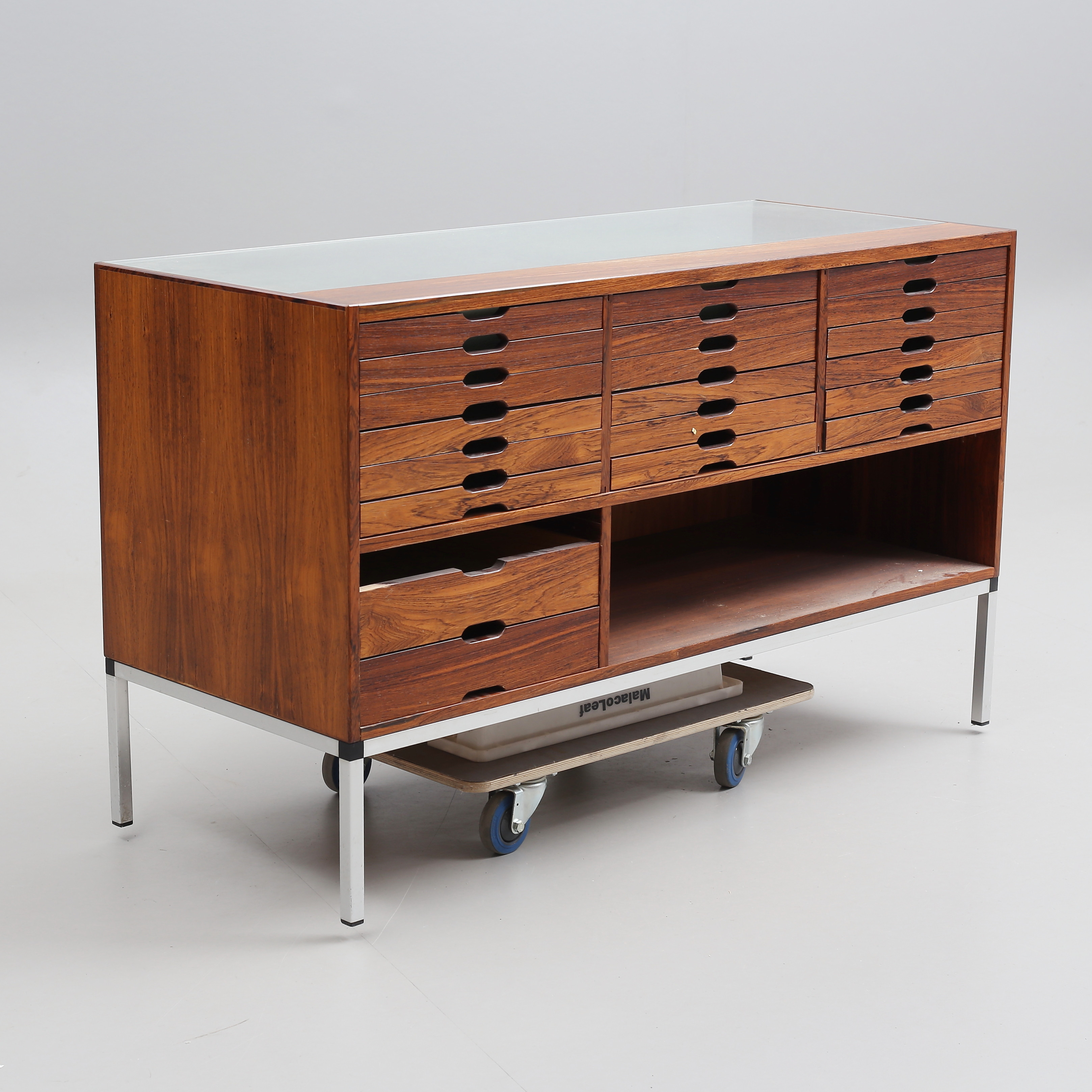 KÖPMANSDISK, jakaranda, glas & metall, Gerdmans inredningar, Malmö, 1960/1970-tal.