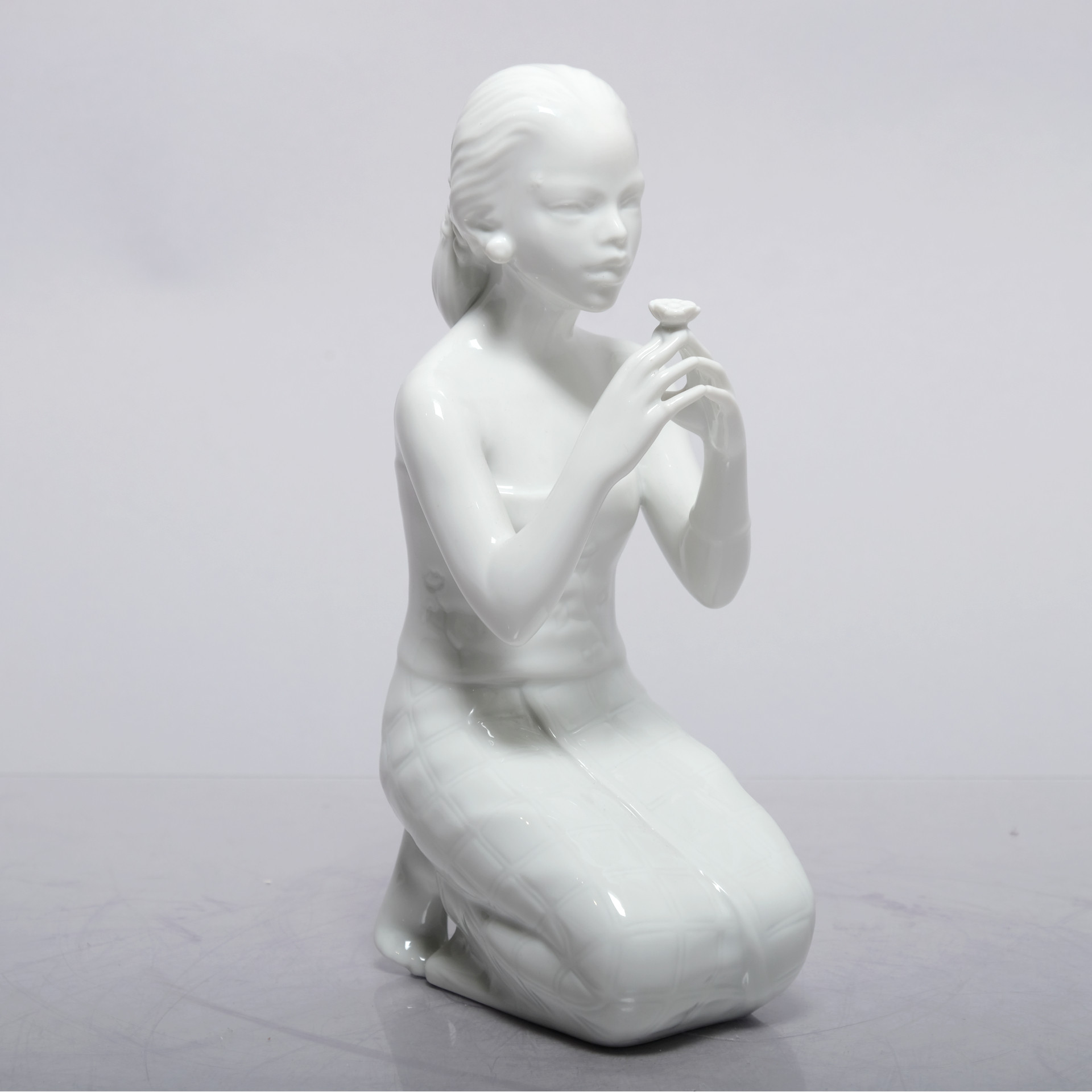 HARALD SALOMON. Figurin, "Baliflickan", Porslin, Rörstrand, 1900-tal.