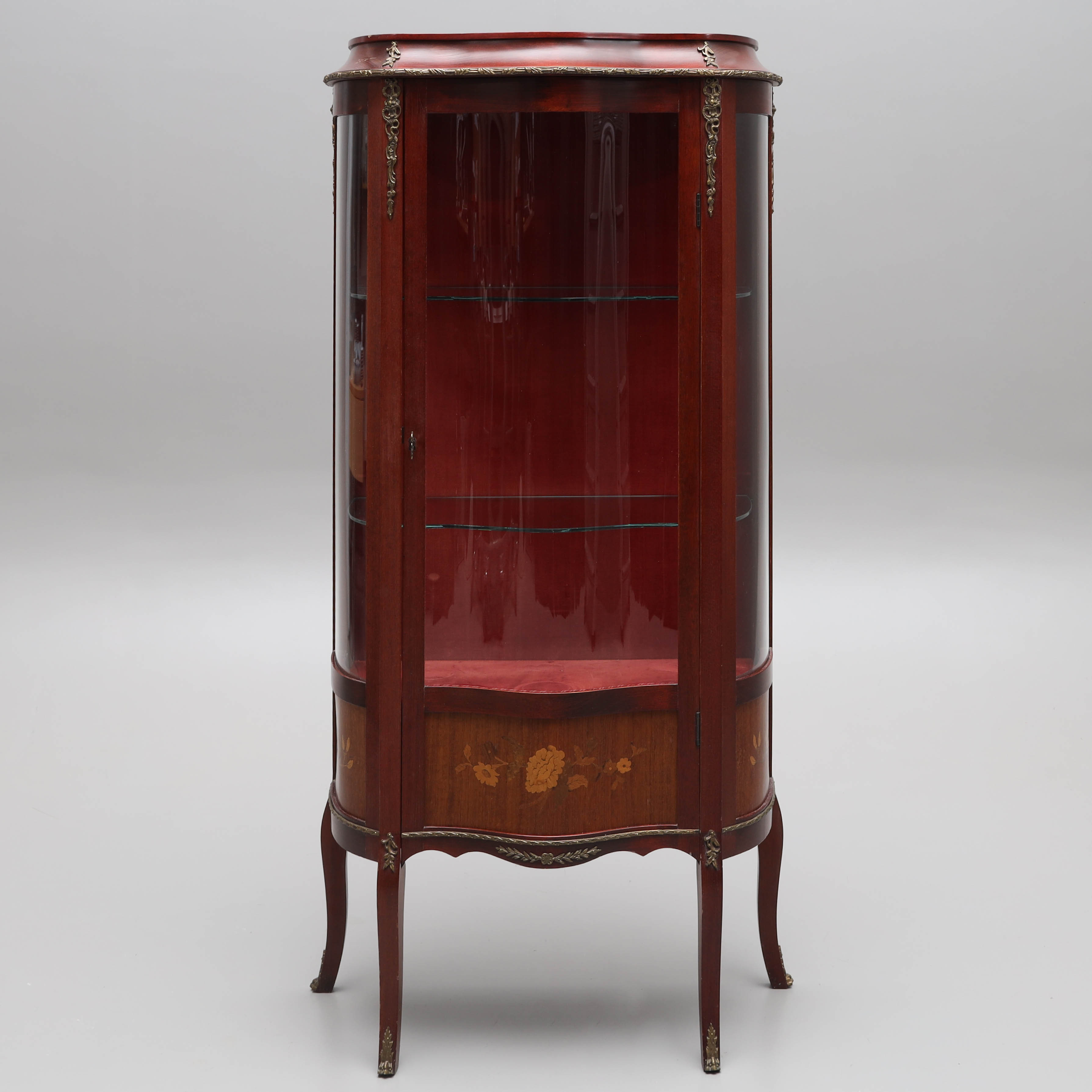 VITRINSKÅP, rokokostil, välvt glas, fanér, 1900-talets mitt.