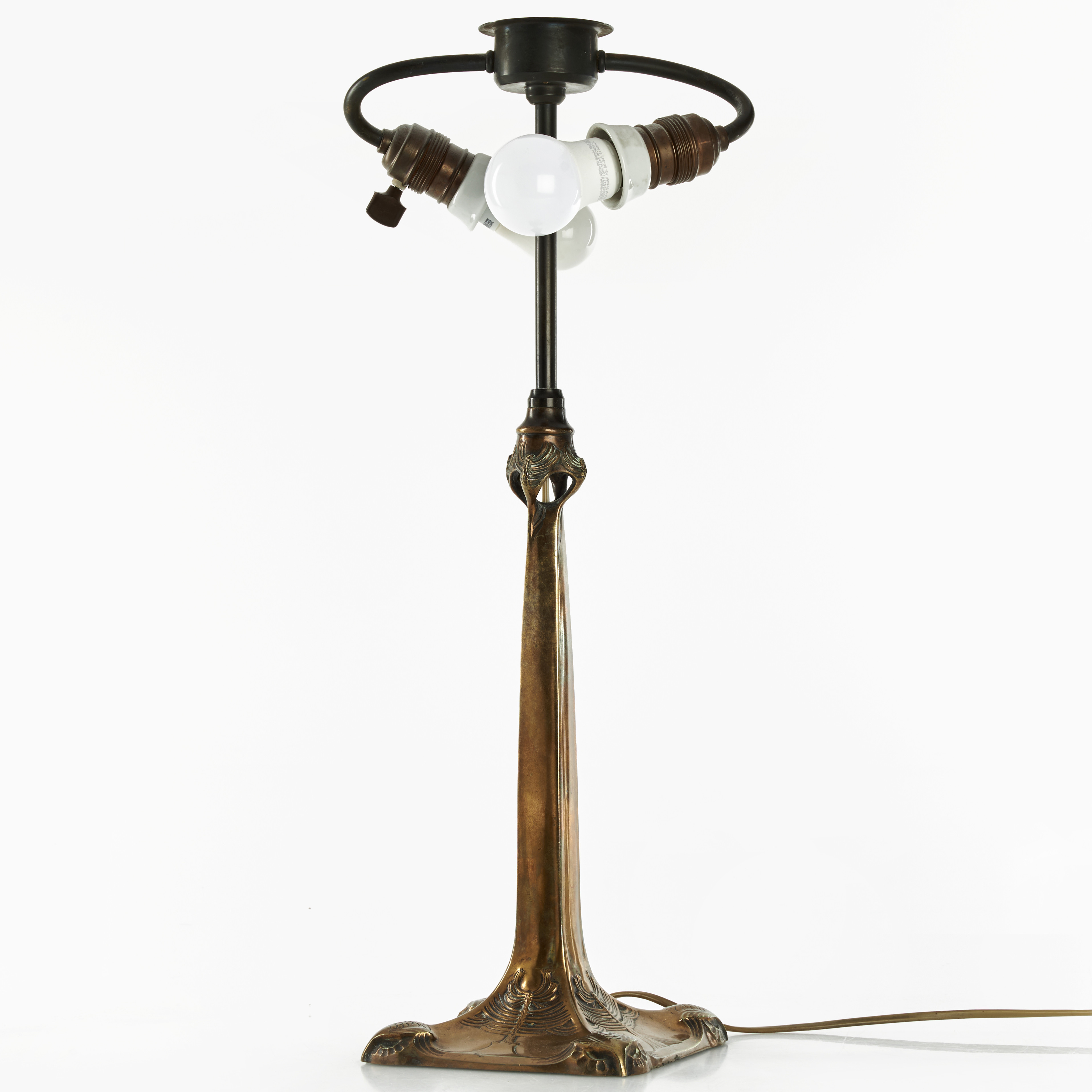 BORDSLAMPA, brons, jugend, tidigt 1900-tal, möjligen Böhlmarks, dekor av ugglor.