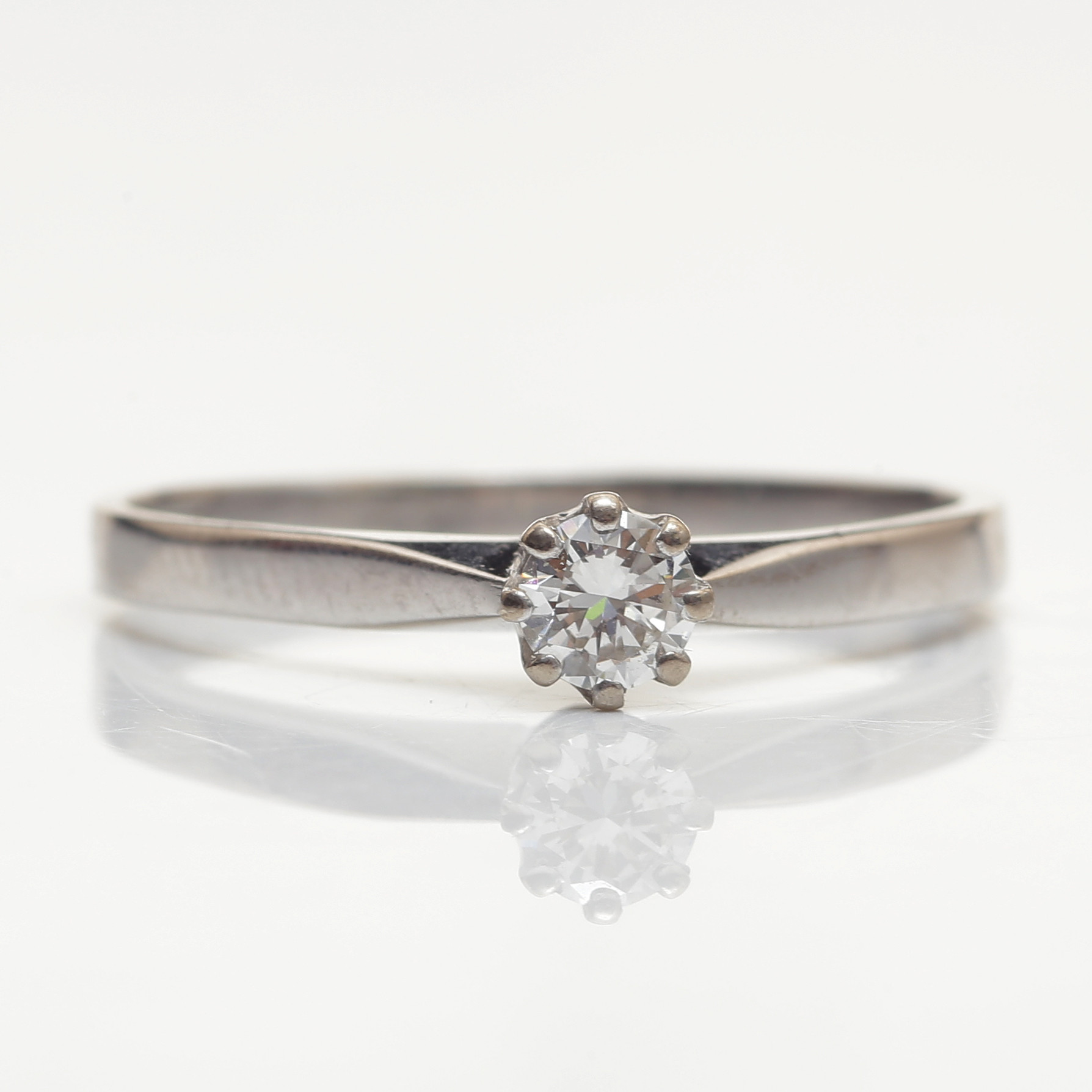 DIAMANTRING 0,23ct, 18K VITGULD, A10 (1975) LENNART MAGNUSSON, GÖTEBORG.