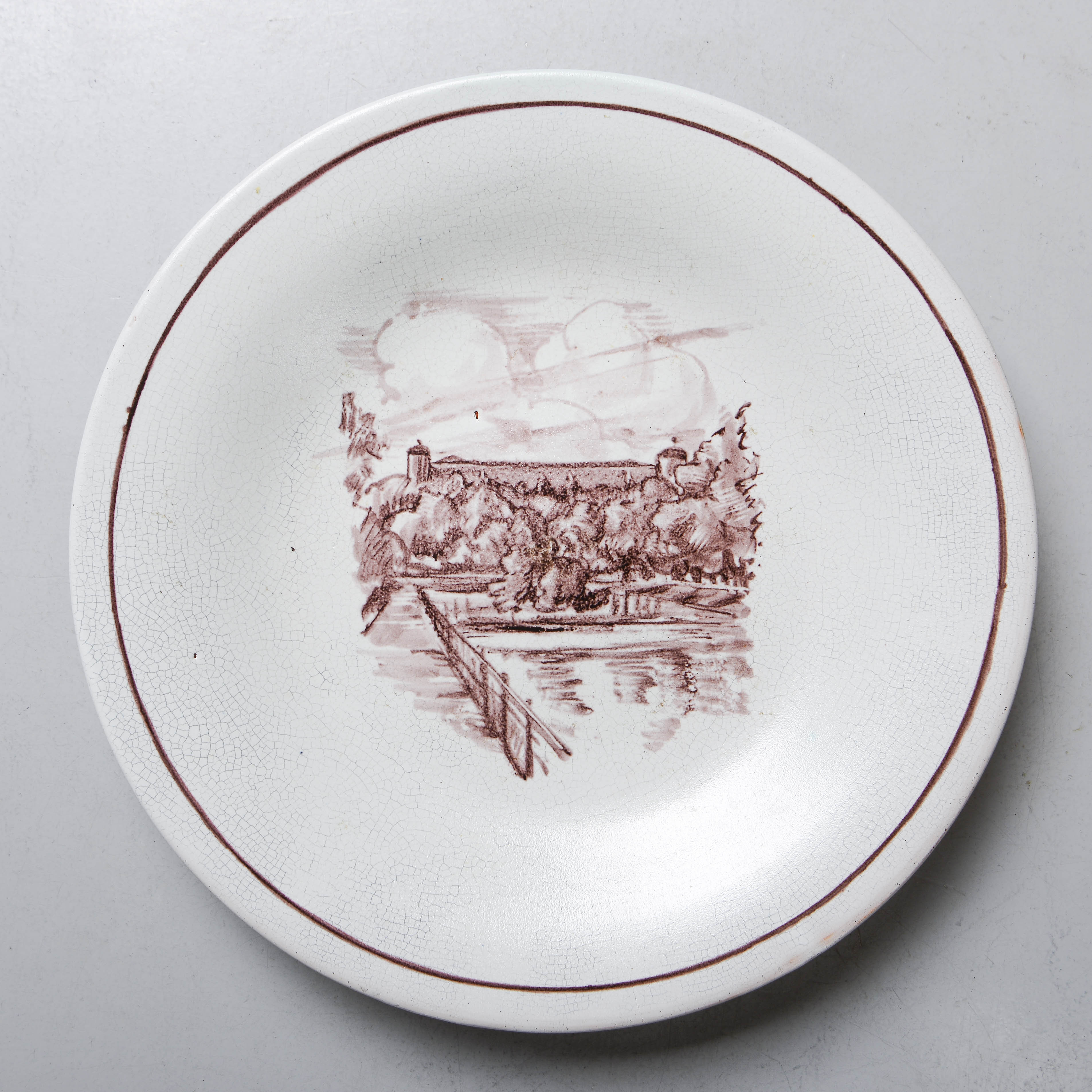 HARALD ÖSTERGREN. Skålfat, unikat, Vy över Uppsala Slott, troligen tillverkat vid Upsala-Ekeby, signerad samt daterad 1939.