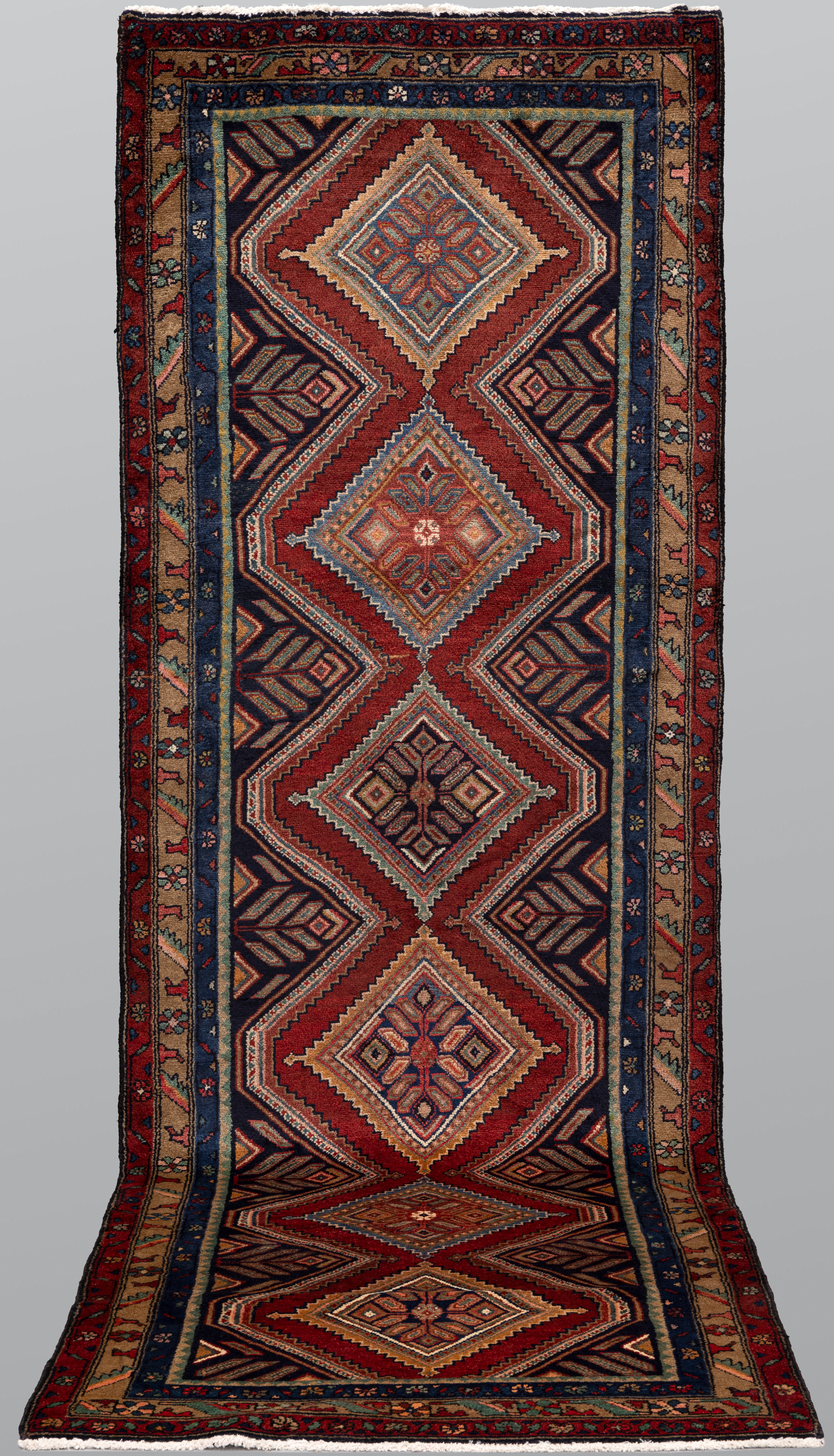 ORIENTMATTA. Hamadan gallerimodell, 328 x 109 cm.