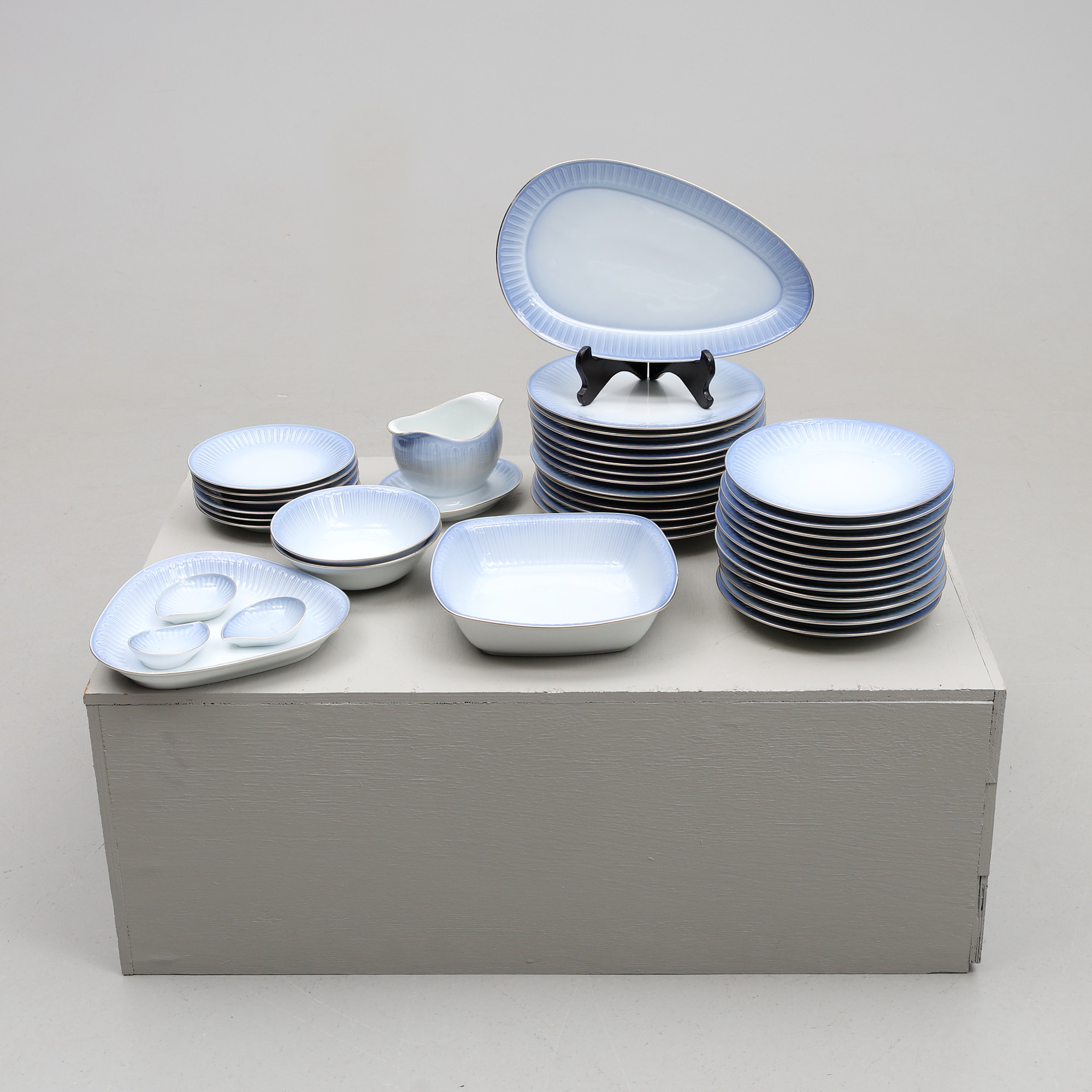 MATSERVIS, 37 delar, porslin, "Ballerina", Bing & Gröndahl, Danmark.