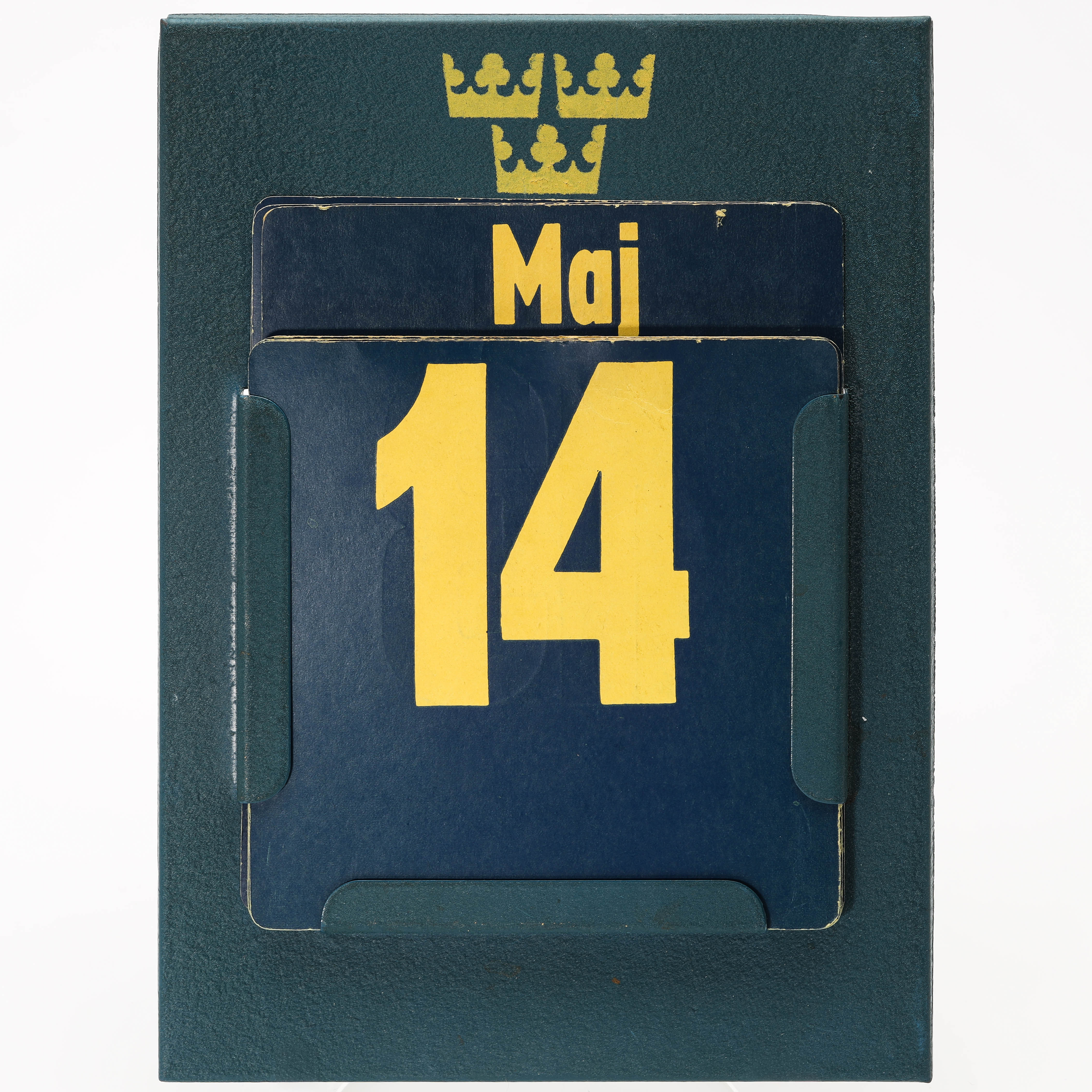 KALENDER, metall & papper, "Tre Kronor", Försvarsmakten, 1900-talets mitt.