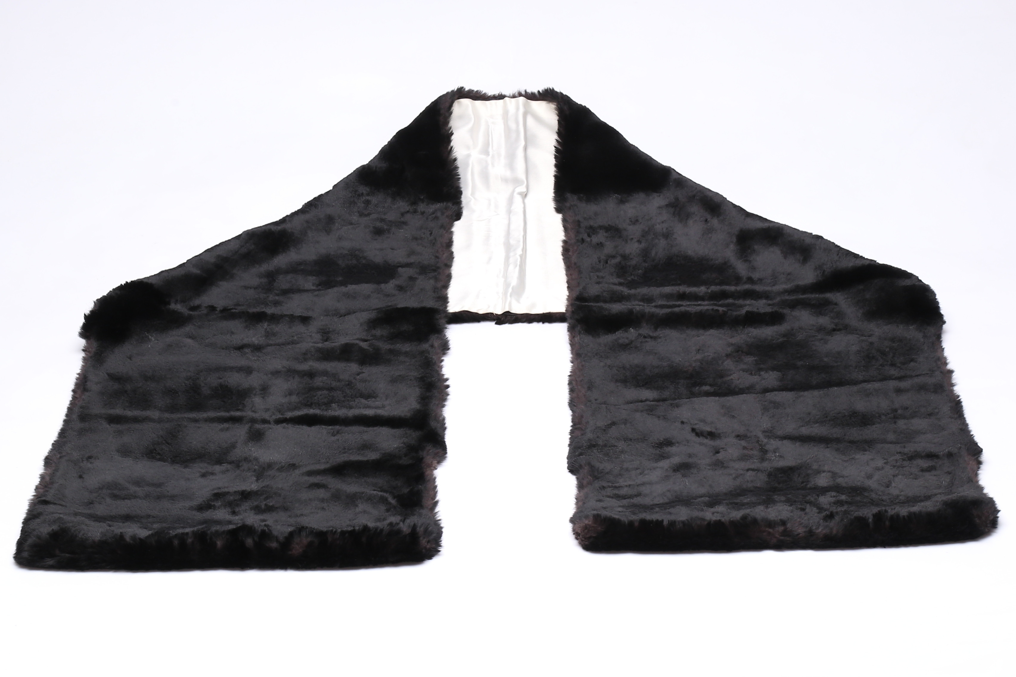 STOLA, kanin, 1900 talets mitt.