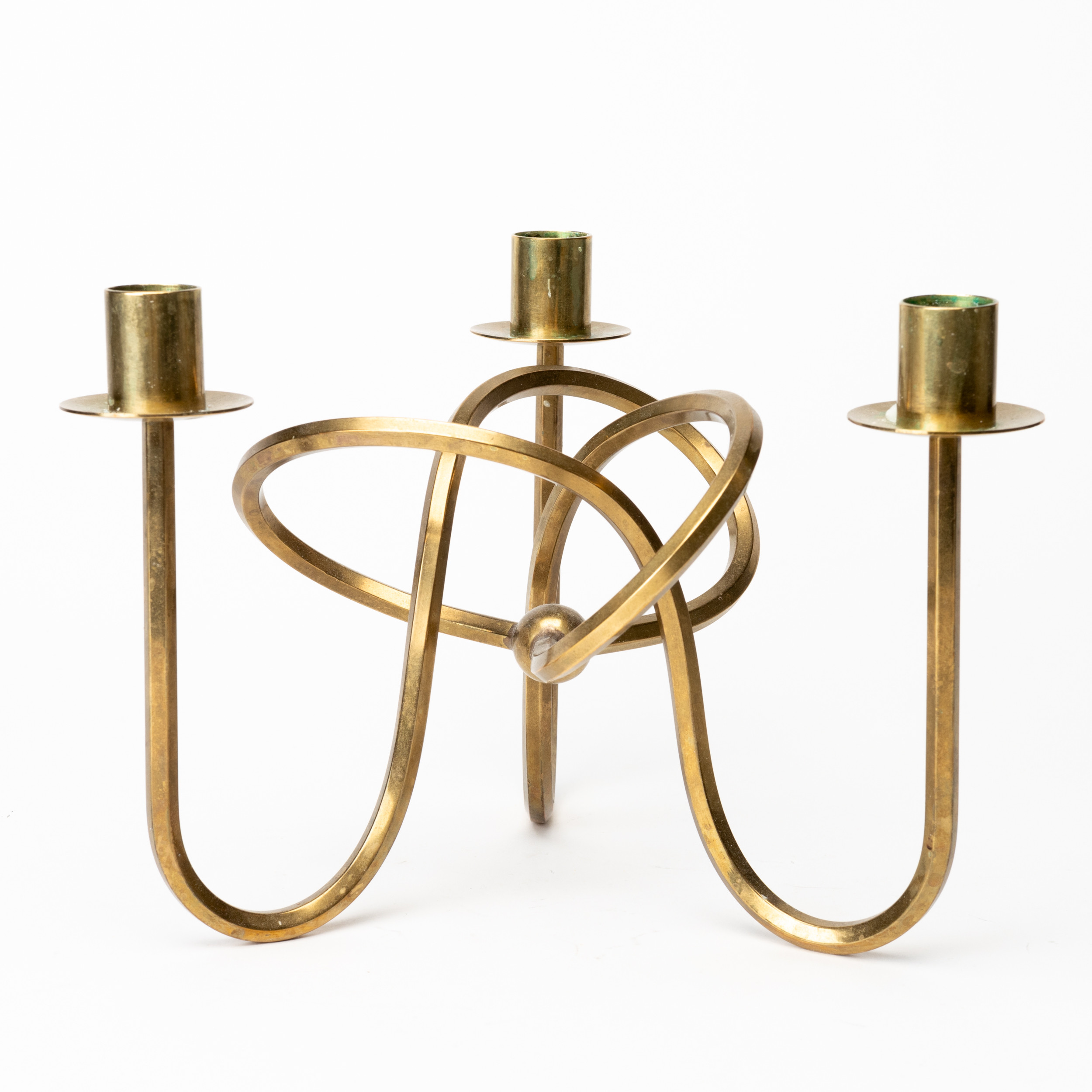 JOSEF FRANK. Kandelaber, mässing, "Vänskapsknuten", formgiven 1938 för Firma Svenskt Tenn.