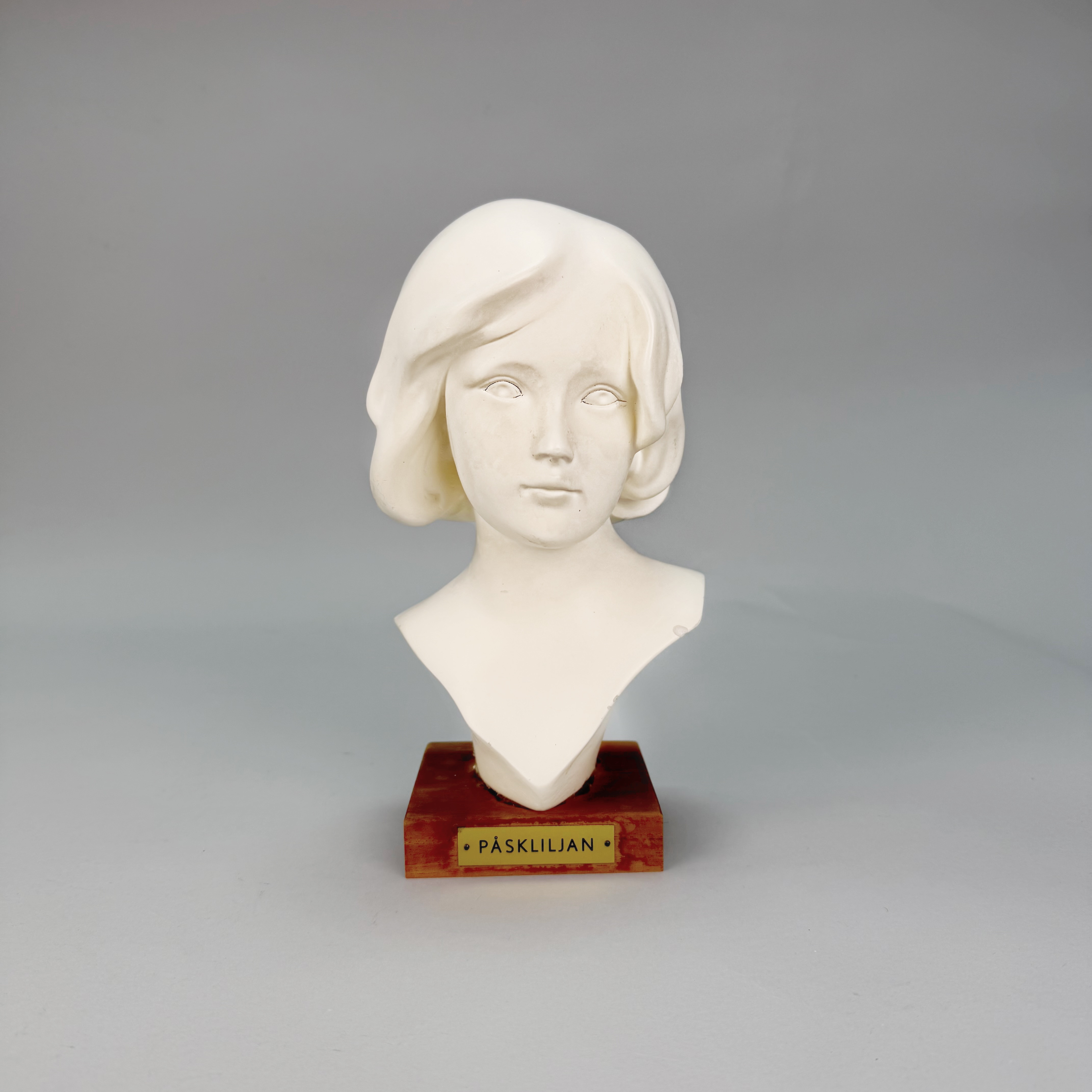 BYST, konstmassa, "Påskliljan", 1900-tal.