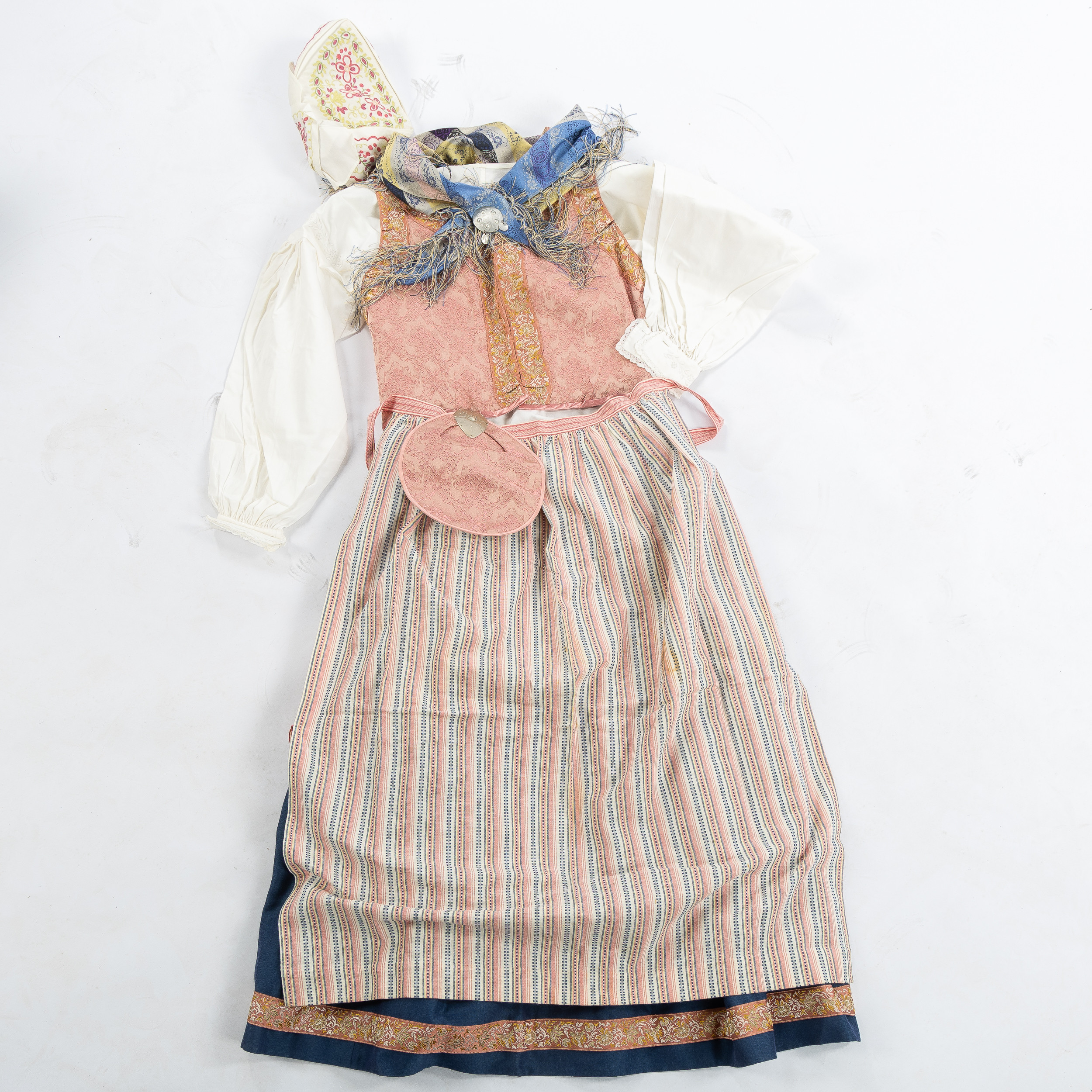 FOLKDRÄKT, dam, Blekingedräkten, Charlotte Weibull, uppskattad strl 40/42.