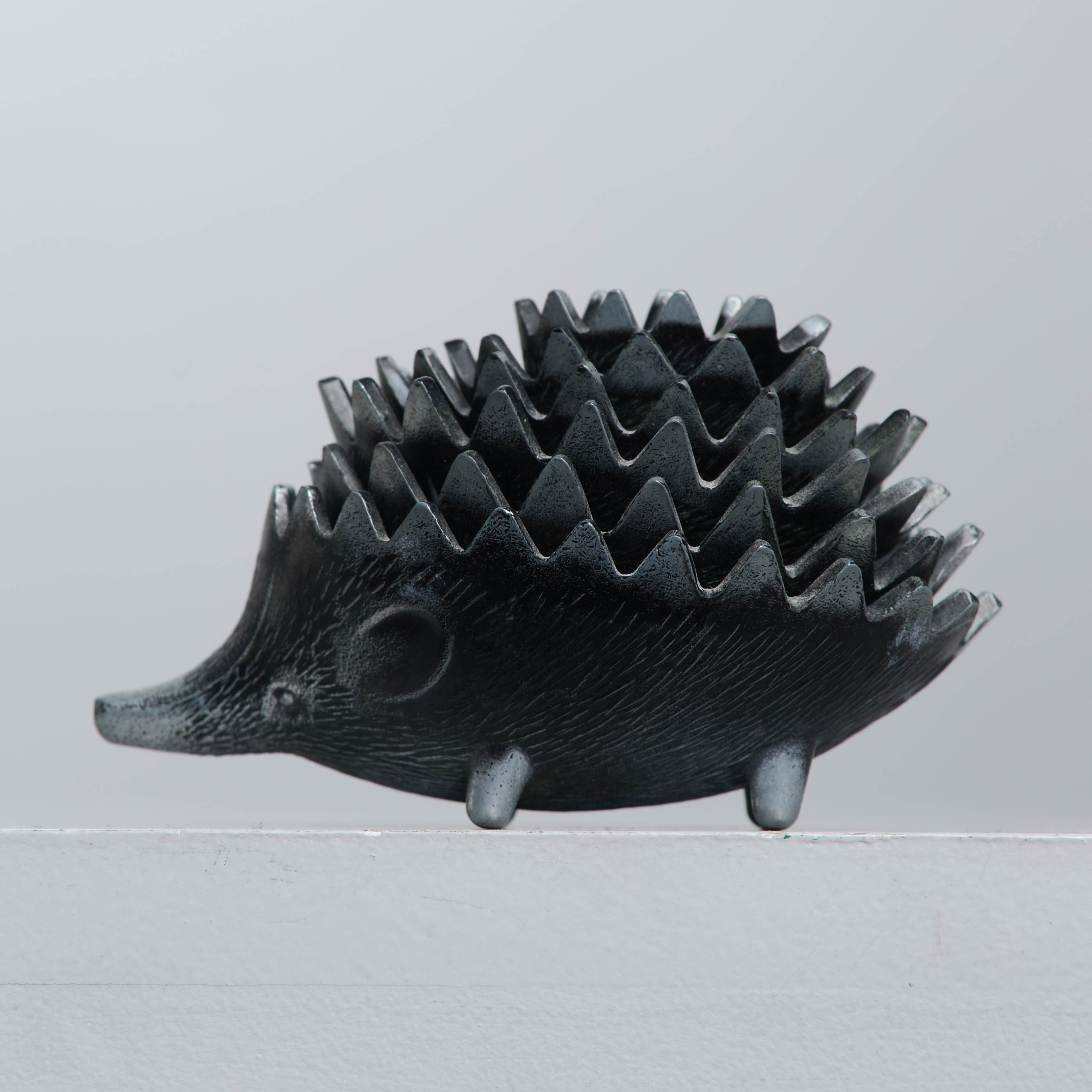 ASKFAT, igelkott, efter Walter Bosse.