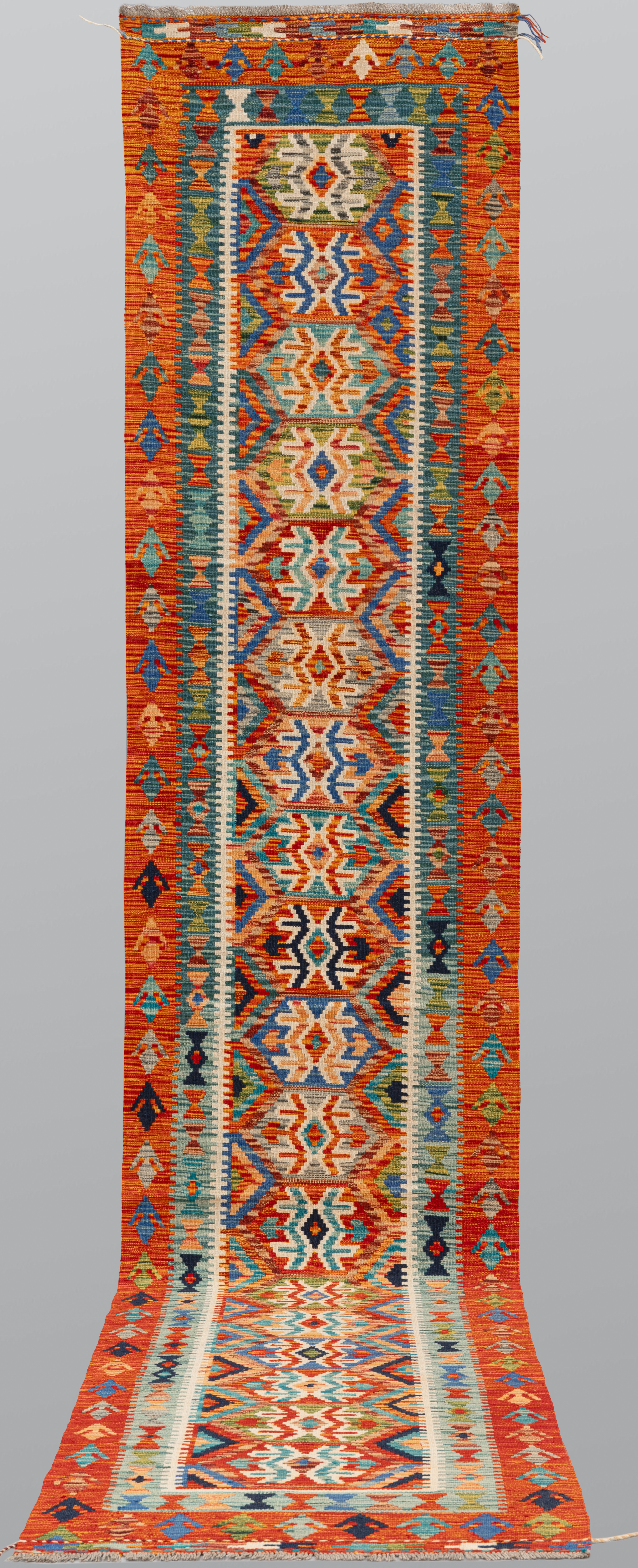 MATTA, Kelim, klassisk design, gallerimodell, 404 x 82 cm.