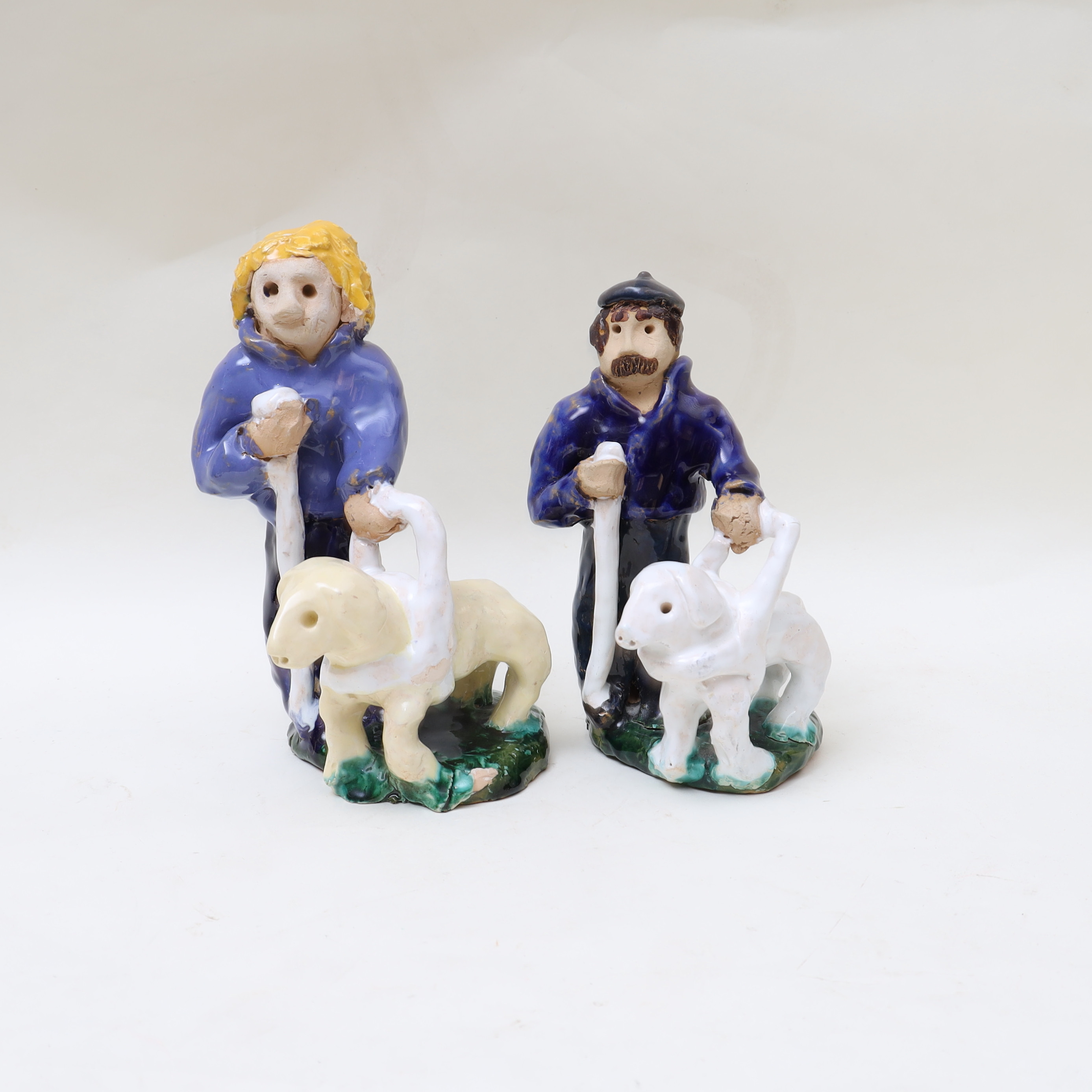 LENNART WINBLAD. skulpturer ett par, man och kvinna med ledarhund.