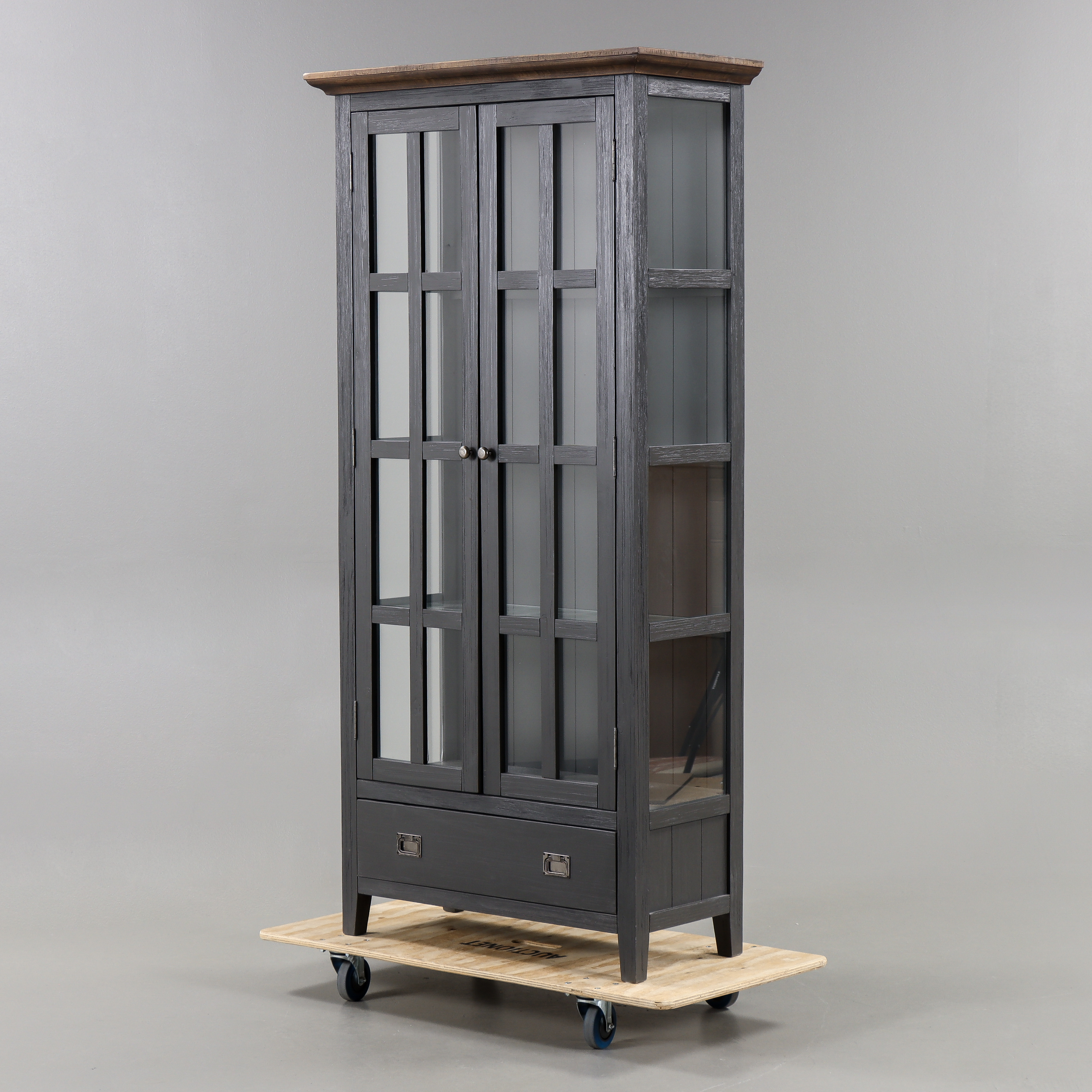 VITRINSKÅP "Nottingham" EM Home, samtida tillverkning.