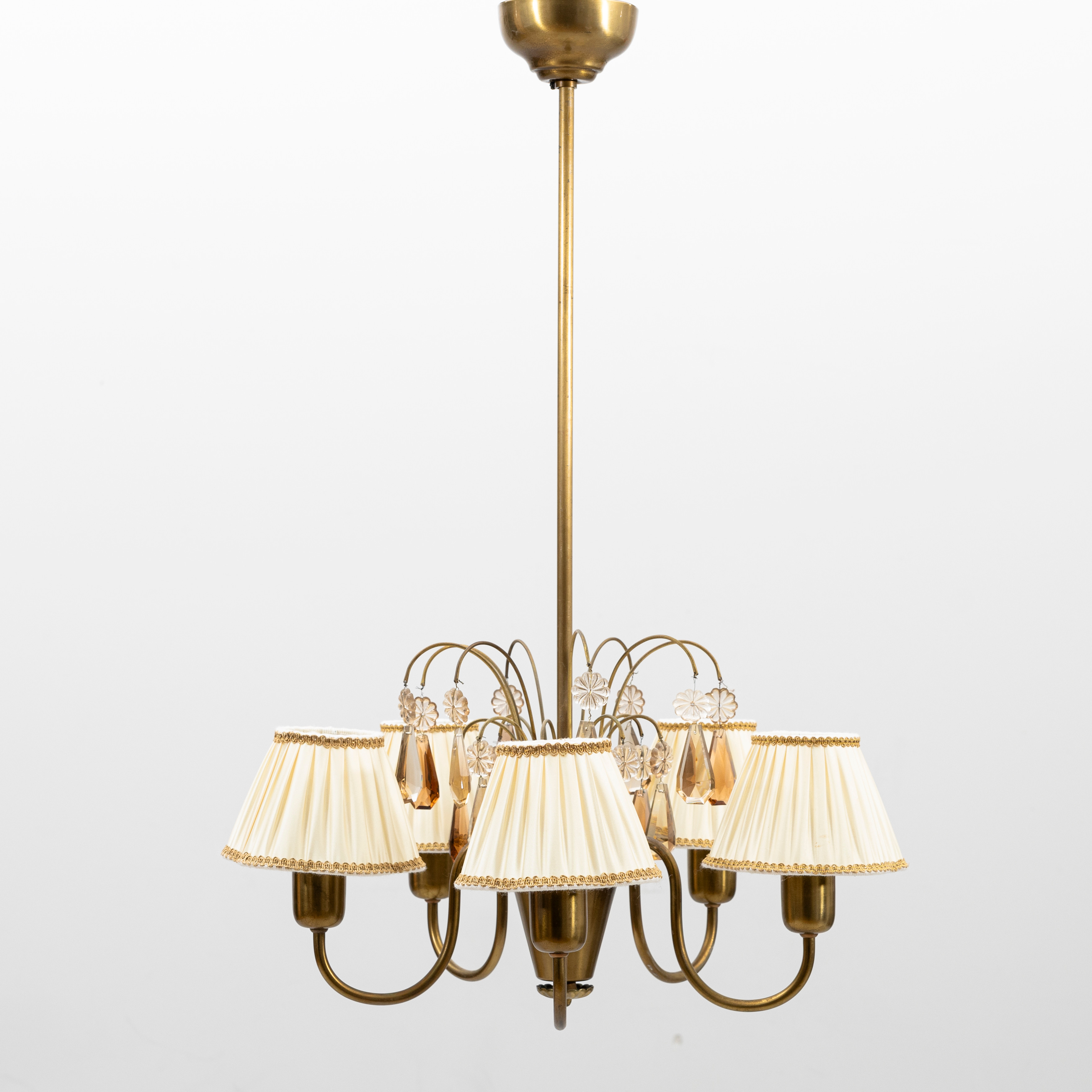 TAKLAMPA, mässing, med prismor, Swedish Modern, 1940-tal. Höjd ca 80 cm.