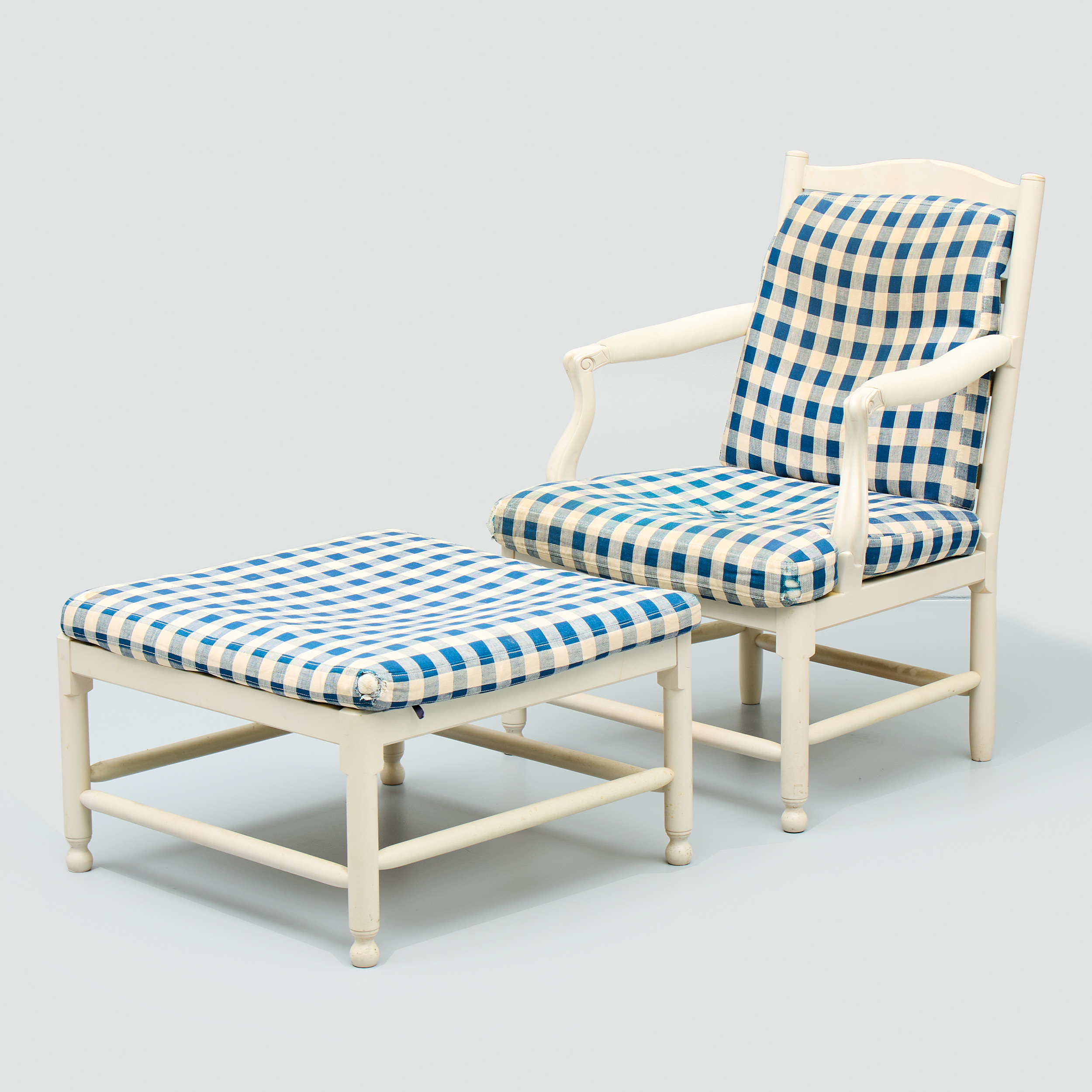 GRIPSHOLMSFÅTÖLJ MED FOTPALL. "Medevi Brunn", ur IKEA:s 1700-talets serie.