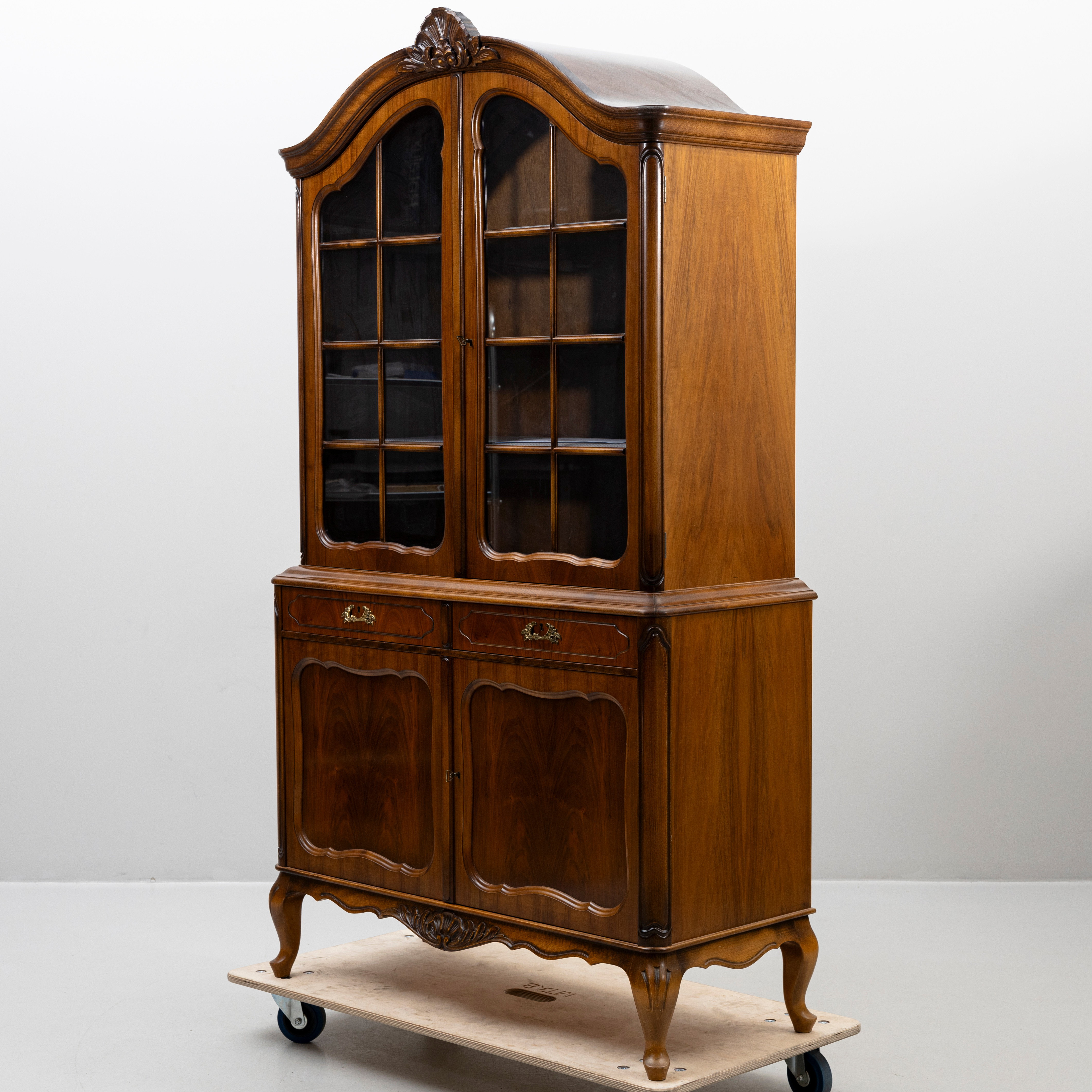 VITRINSKÅP, mahogny, Rokoko-stil, Aktiebolaget Blomstermåla Möbelfabrik, 1900-talets andra hälft.