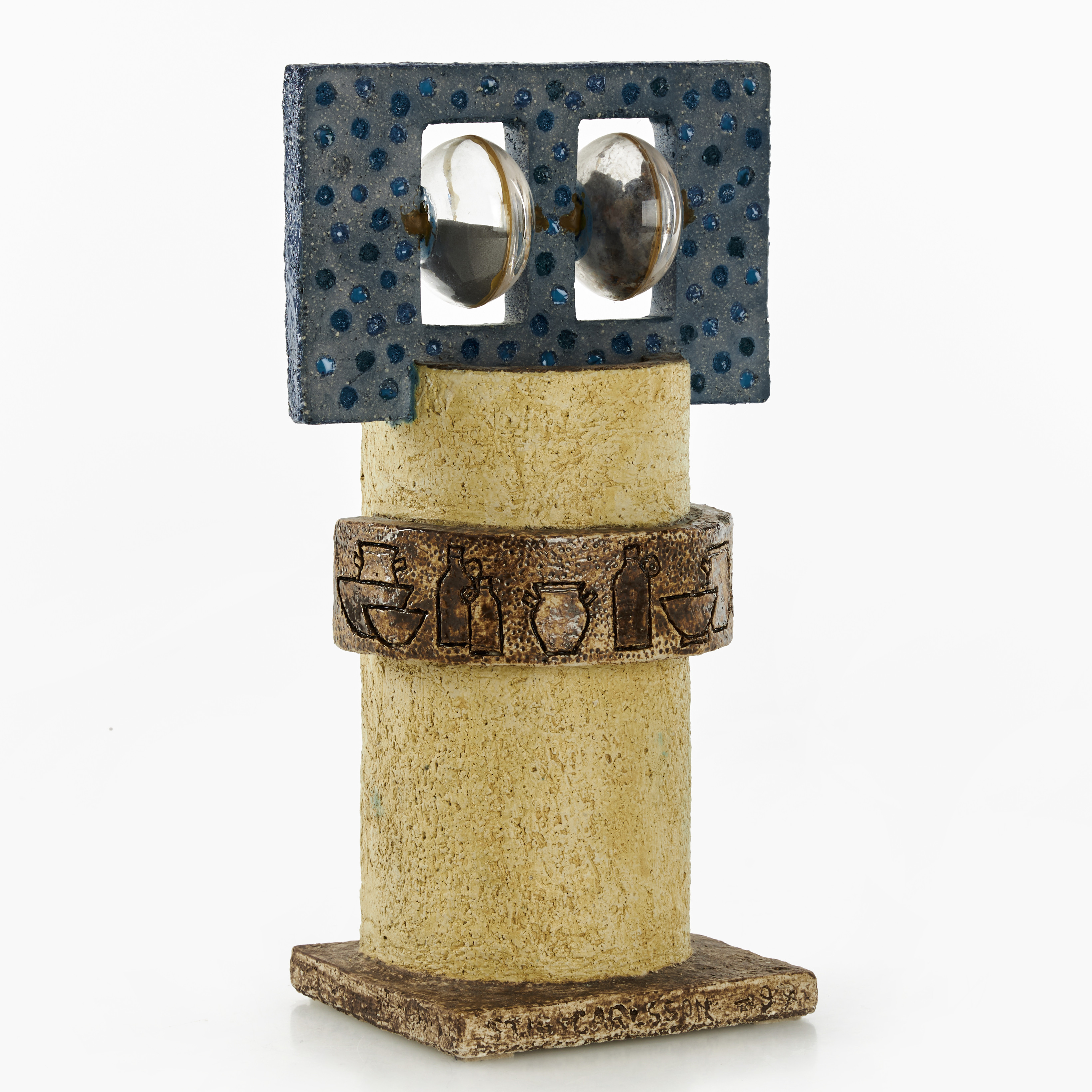 STIG CARLSSON (Lidköping, 1932-2008). Skulptur, signerad och daterad -97, stengods och glas.