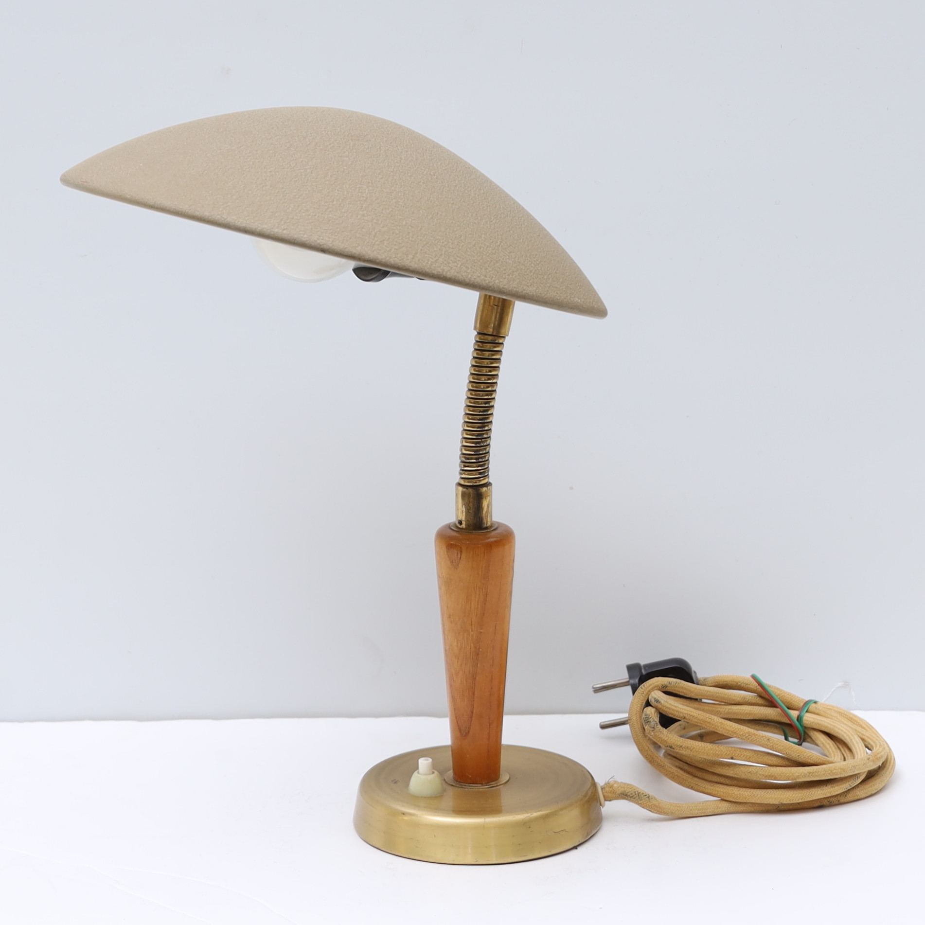 BERTIL BRISBORG. BORDSLAMPA, funkis 1940-tal Nordiska kompaniet 32745.